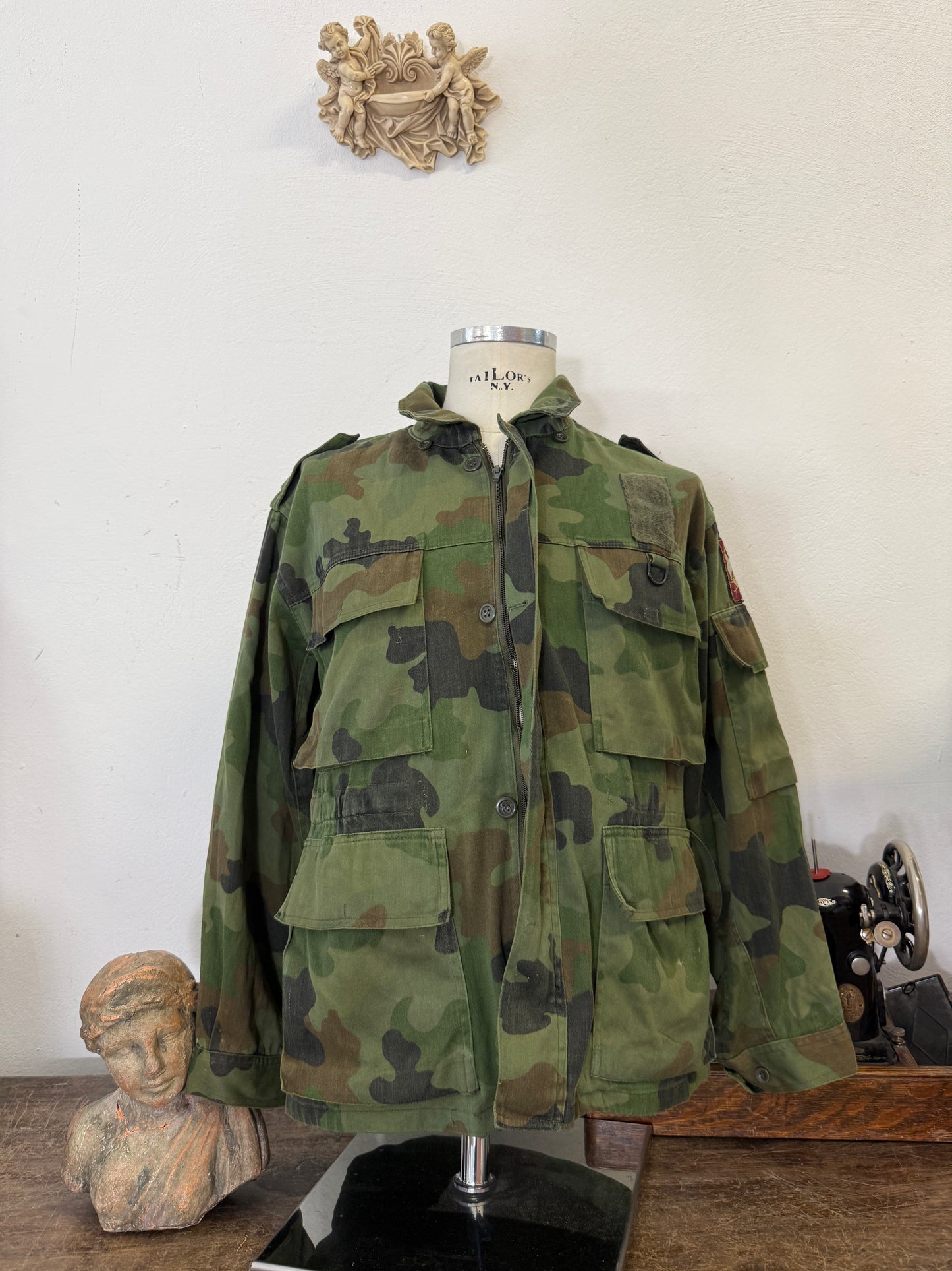 Vintage 90’s Serbian Army Jacket “M/L”