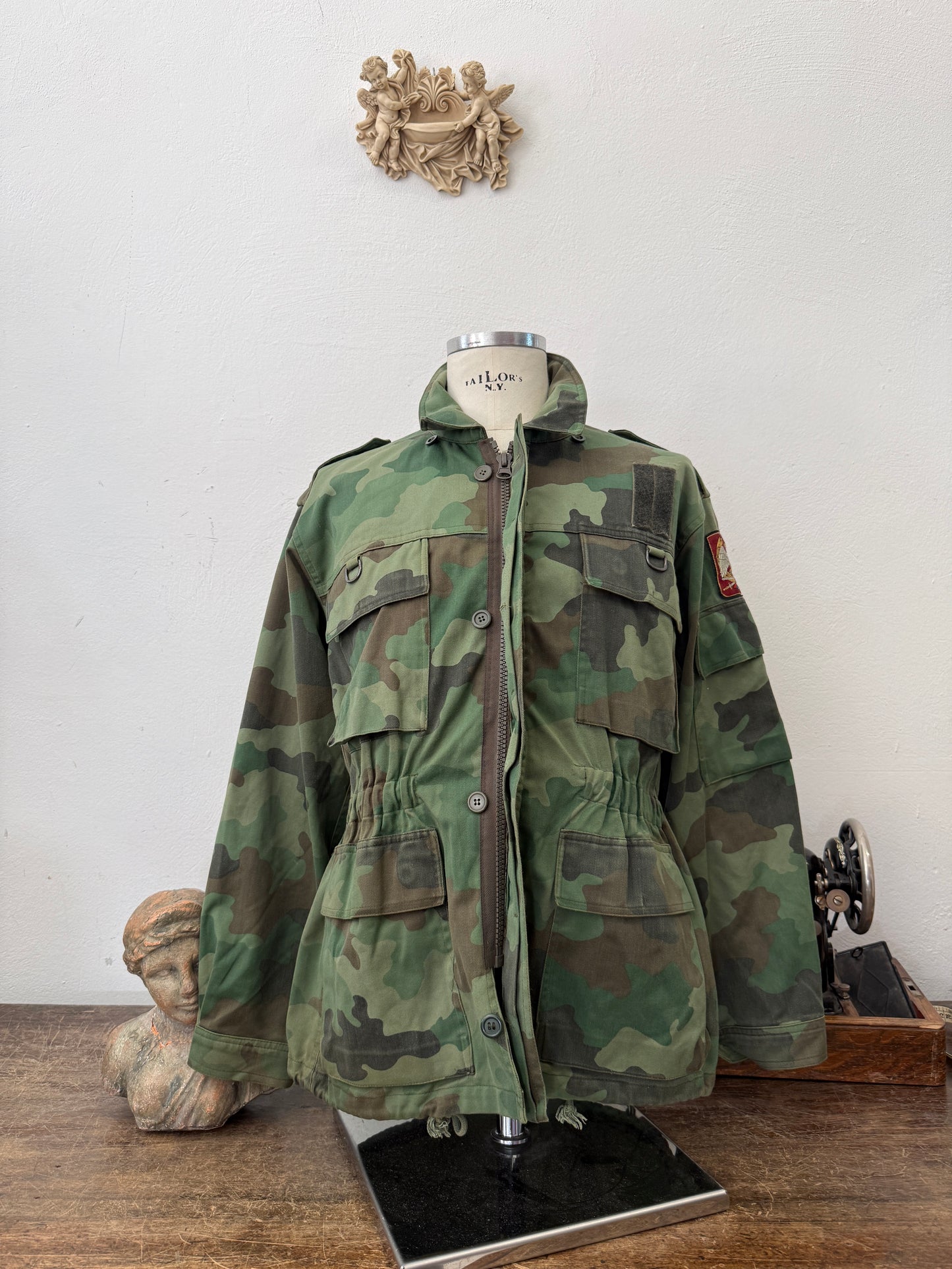 Vintage 90’s Serbian Army Jacket “L”
