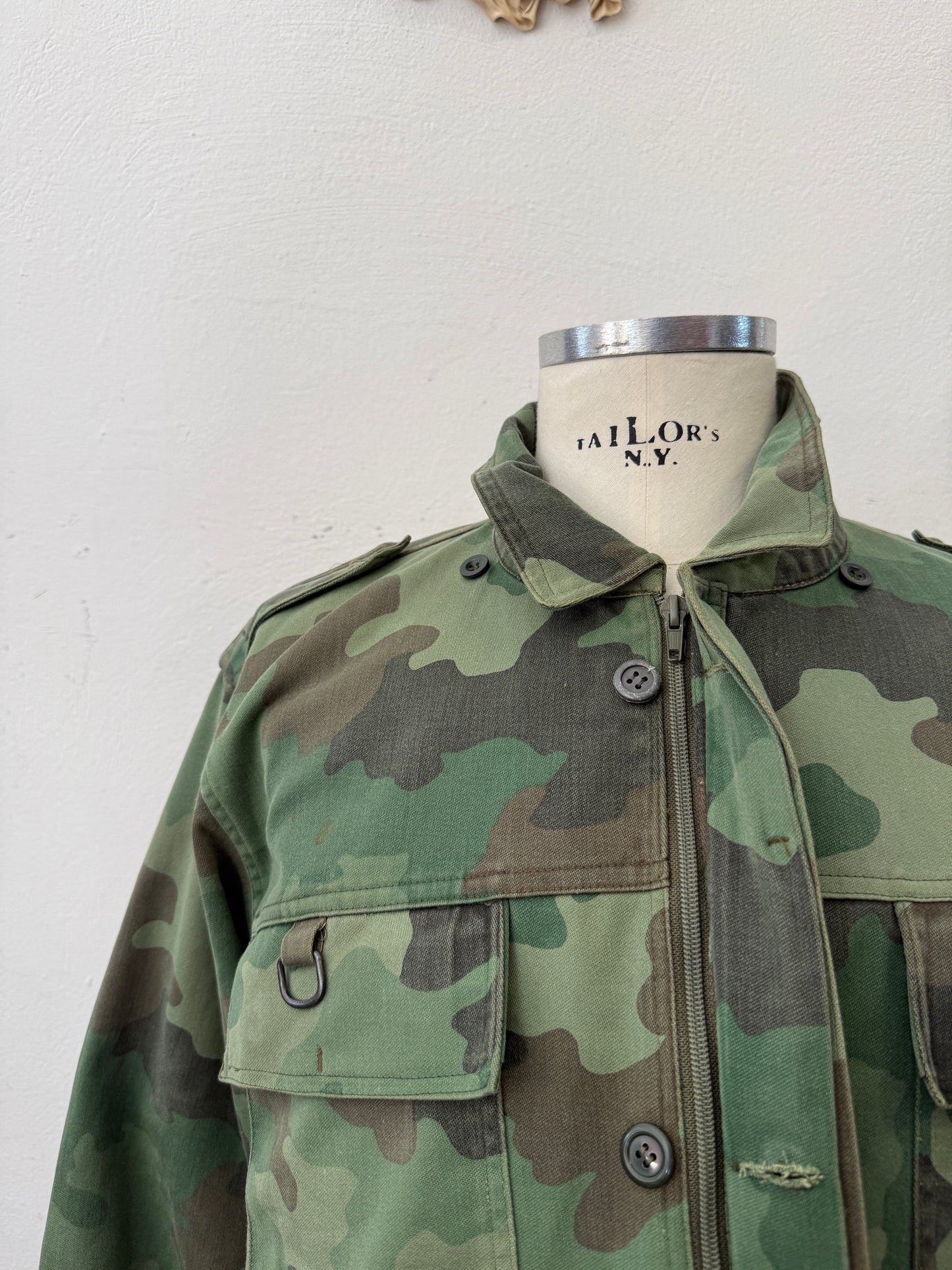 Vintage 90’s Serbian Army Jacket “L”