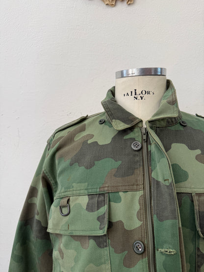 Vintage 90’s Serbian Army Jacket “L”