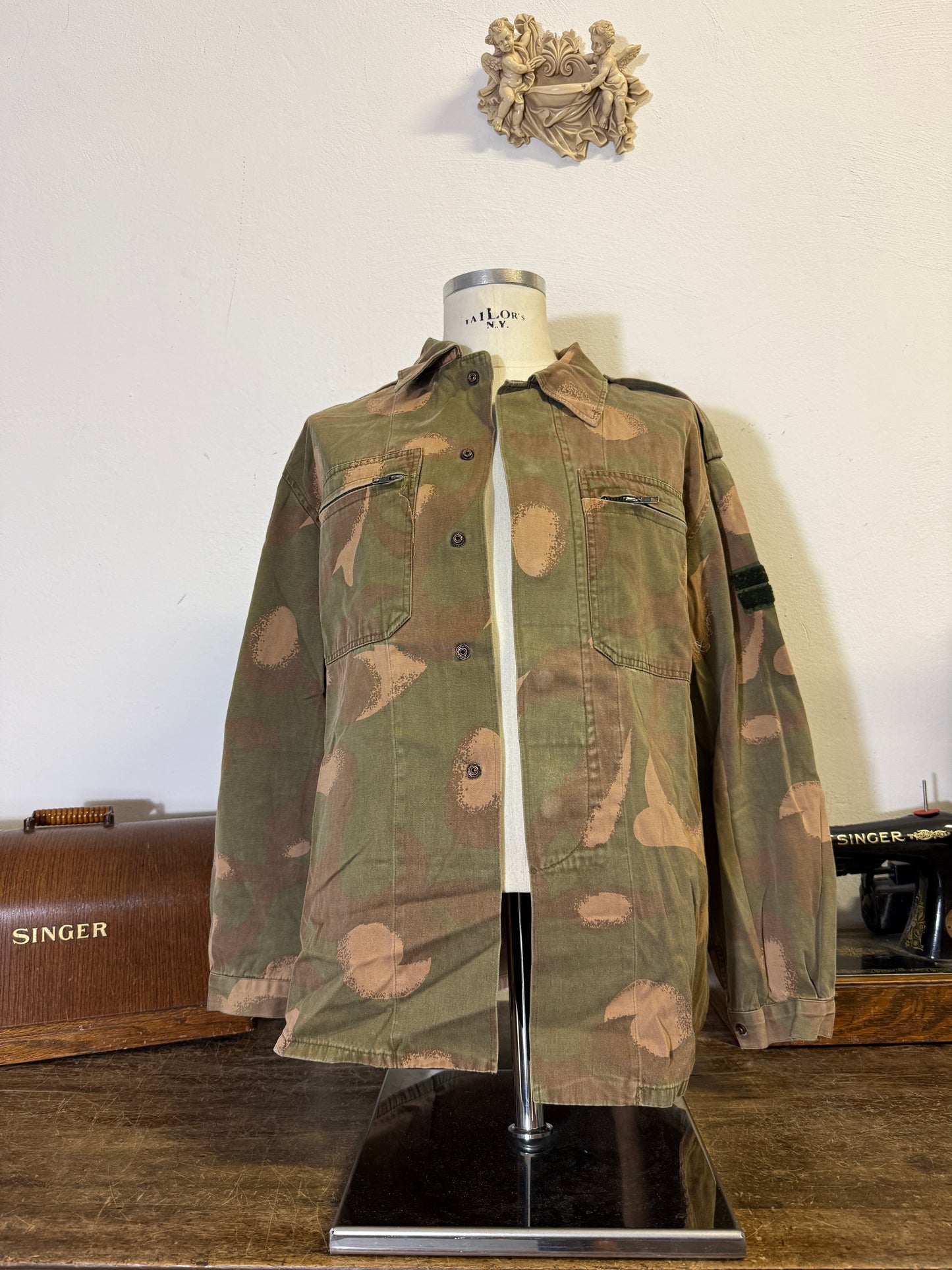 Vintage 90’s Hungarian Army Overshirt “M/L”
