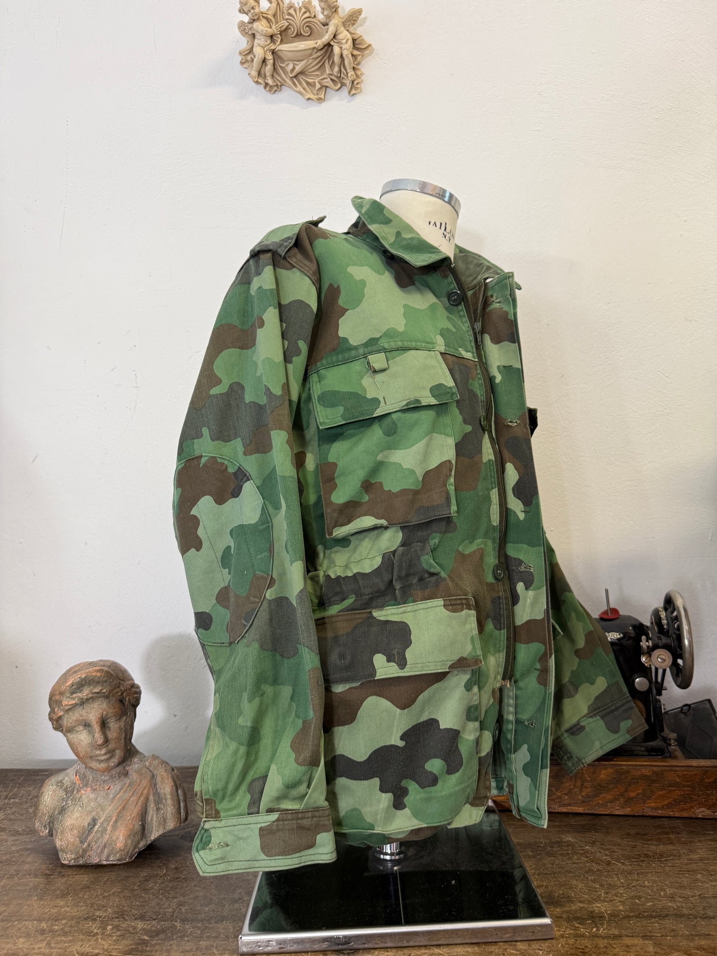 Vintage 90’s Serbian Army Jacket “L/XL”