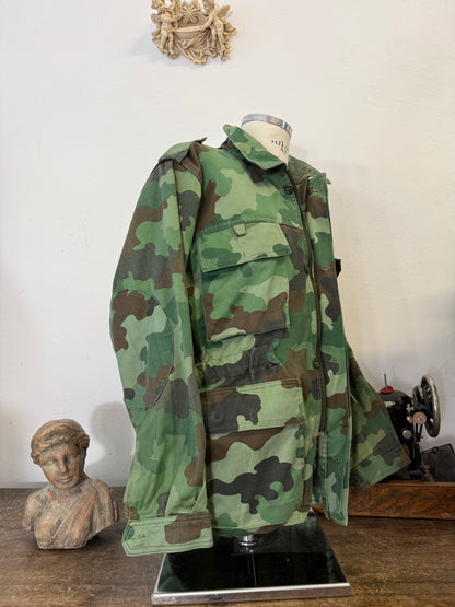 Vintage 90’s Serbian Army Jacket “L/XL”