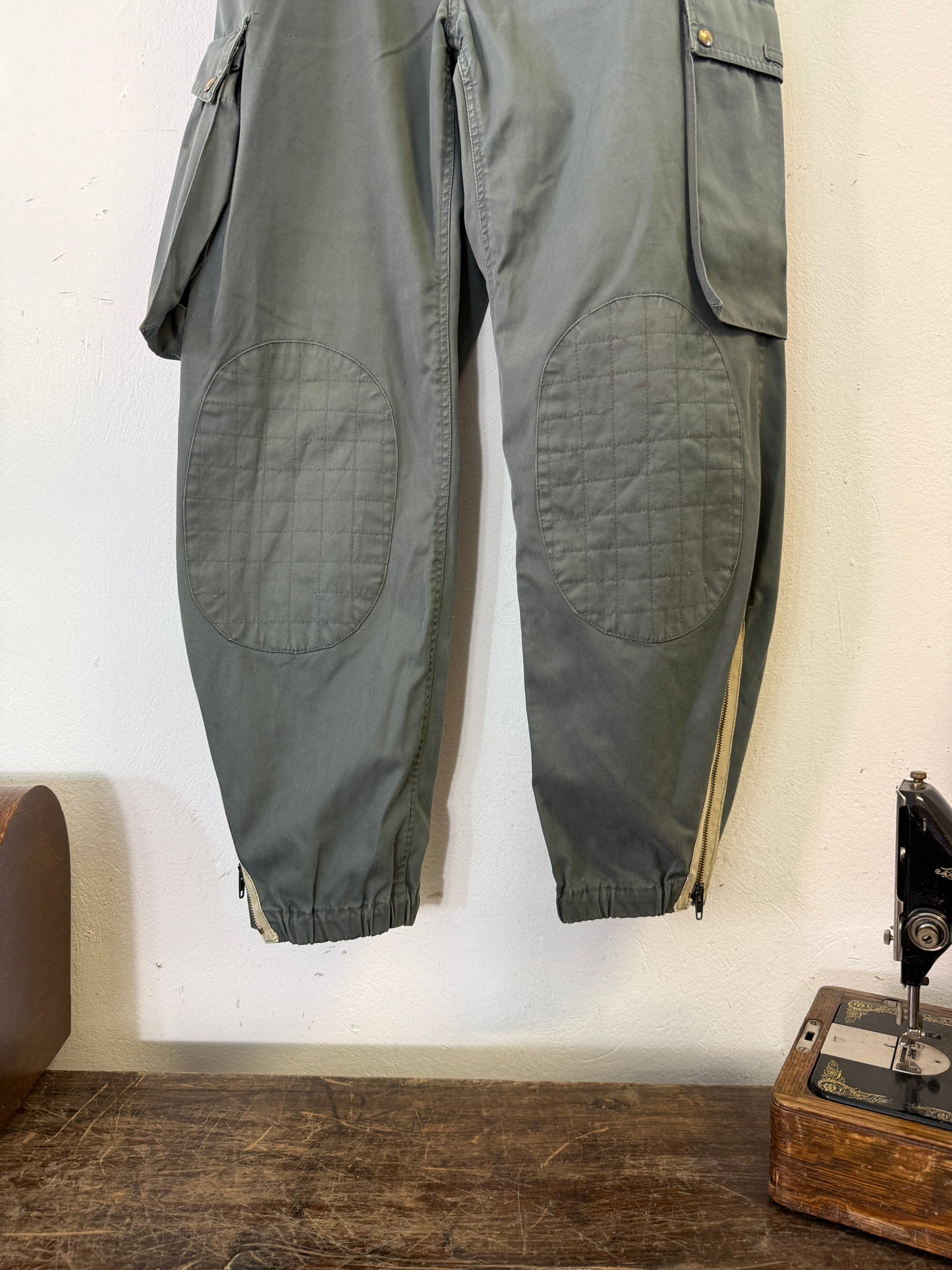 Vintage 90’s Italian Army Cargo Pants “W33”
