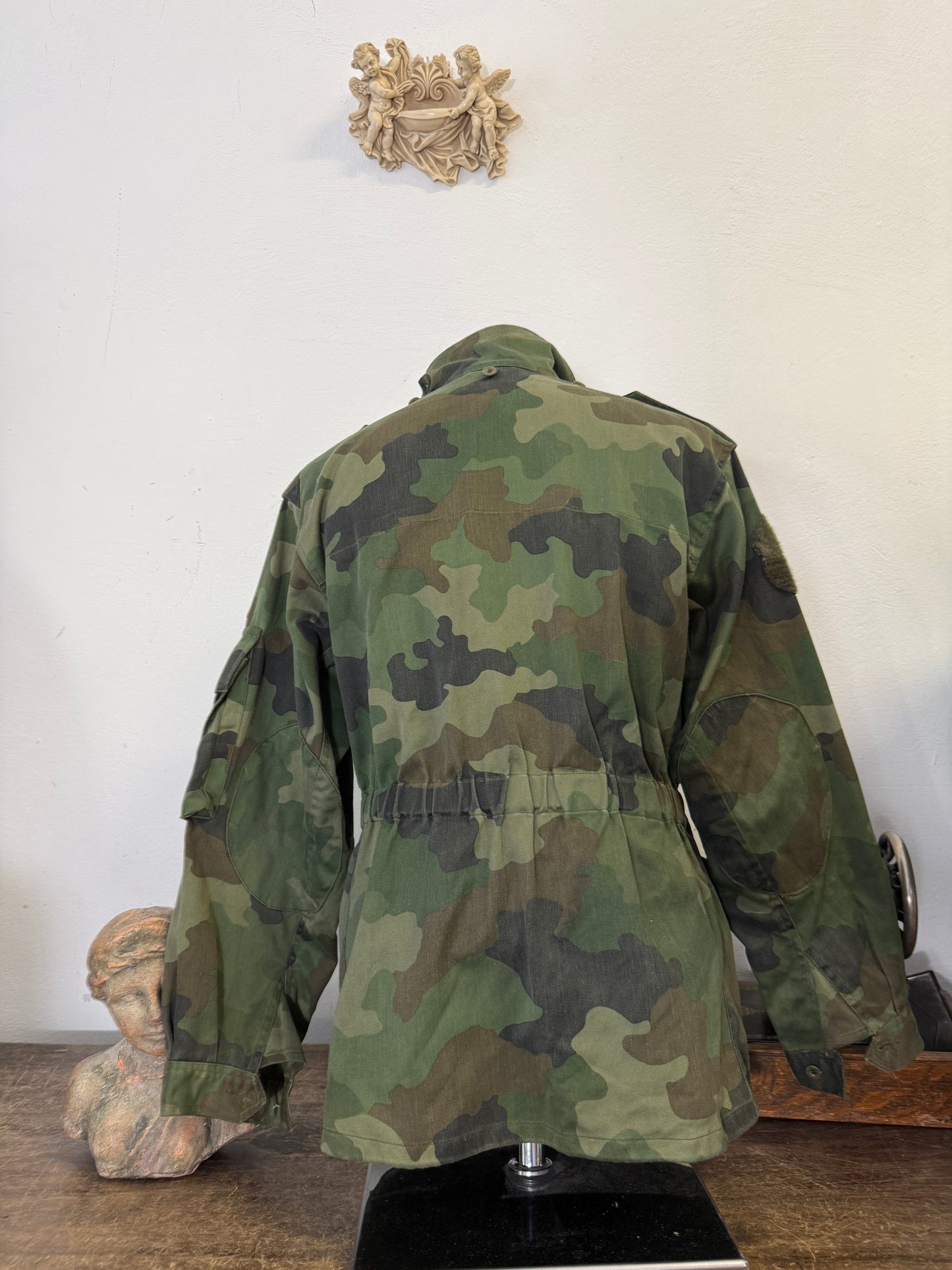 Vintage 90’s Serbian Army Jacket “L”