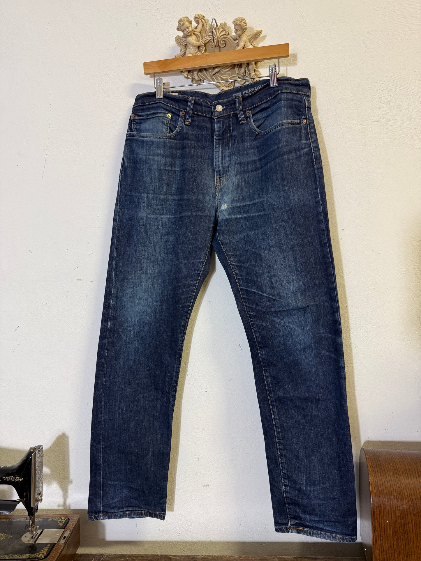 Levi's  modern BIG E “W35 L32”