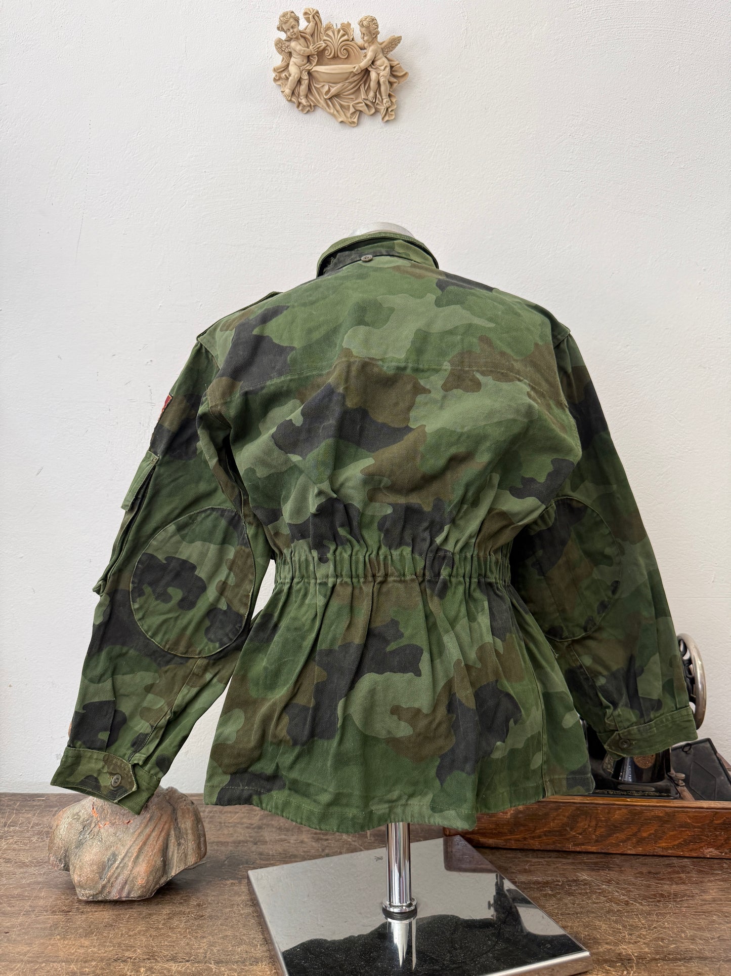 Vintage 90’s Serbian Army Jacket “M”
