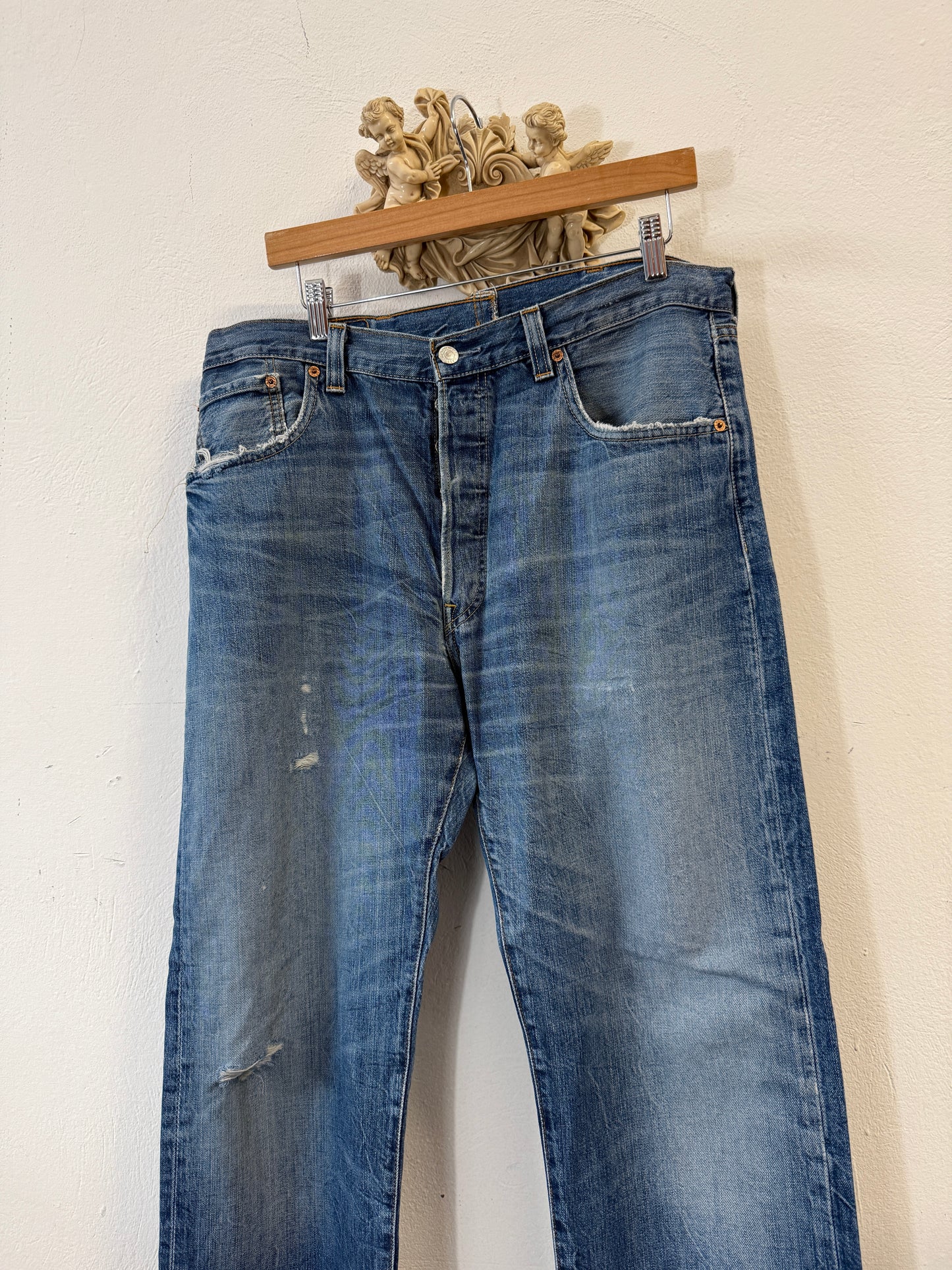 Vintage Levi’s 501 “W35 L32”