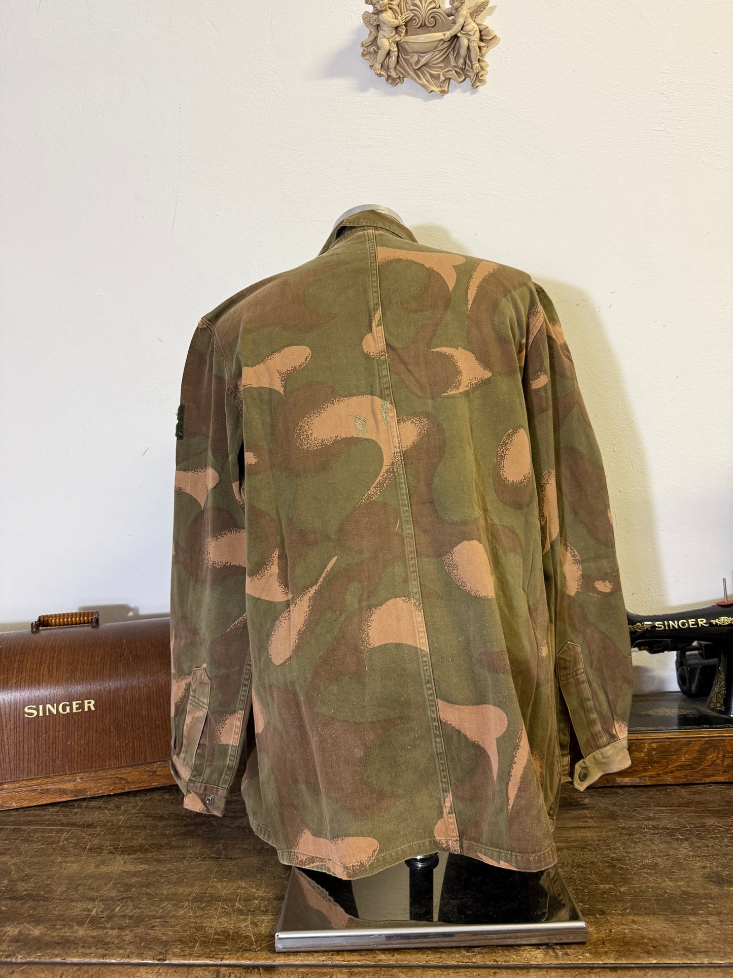 Vintage 90’s Hungarian Army Overshirt “L/XL”