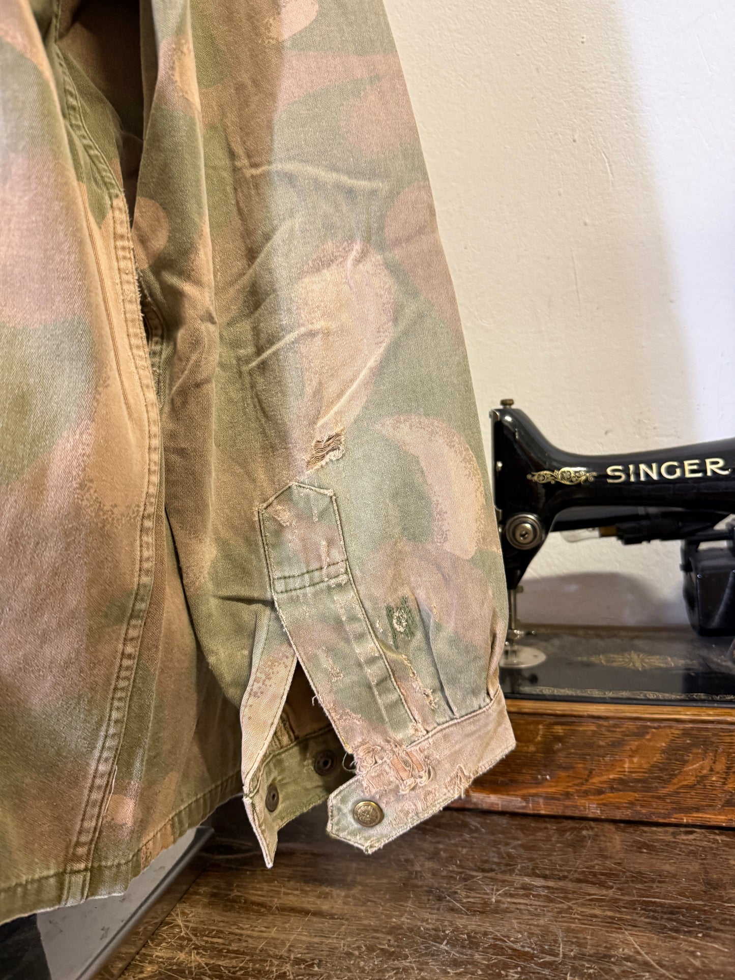 Vintage 90’s Hungarian Army Overshirt “L”