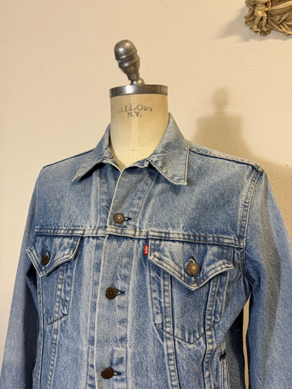 Vintage Levi’s Jacket Made in Usa “M”