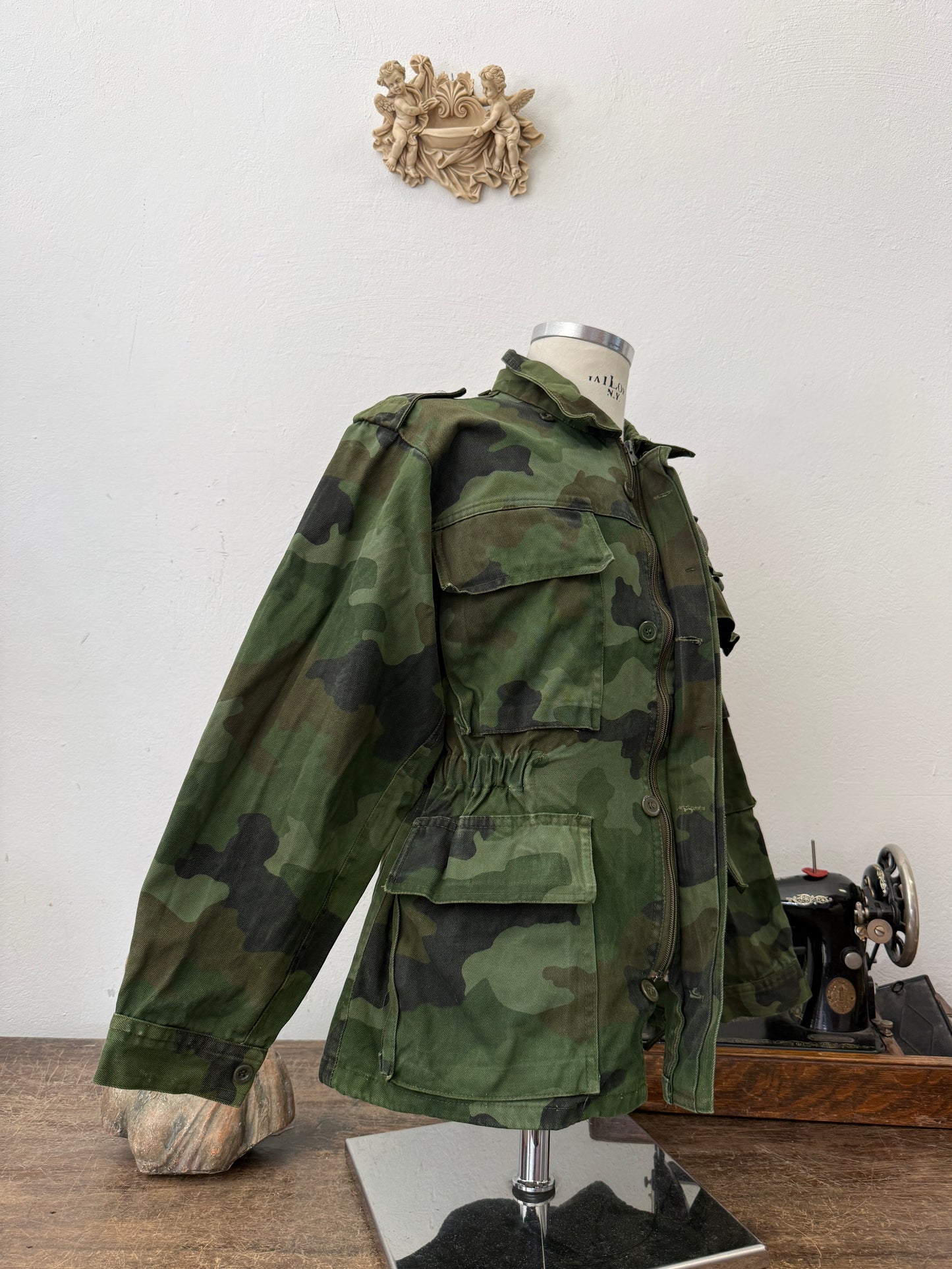 Vintage 90’s Serbian Army Jacket “M”