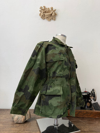 Vintage 90’s Serbian Army Jacket “M”
