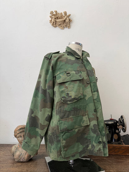 Vintage 90’s Serbian Army Jacket “L”