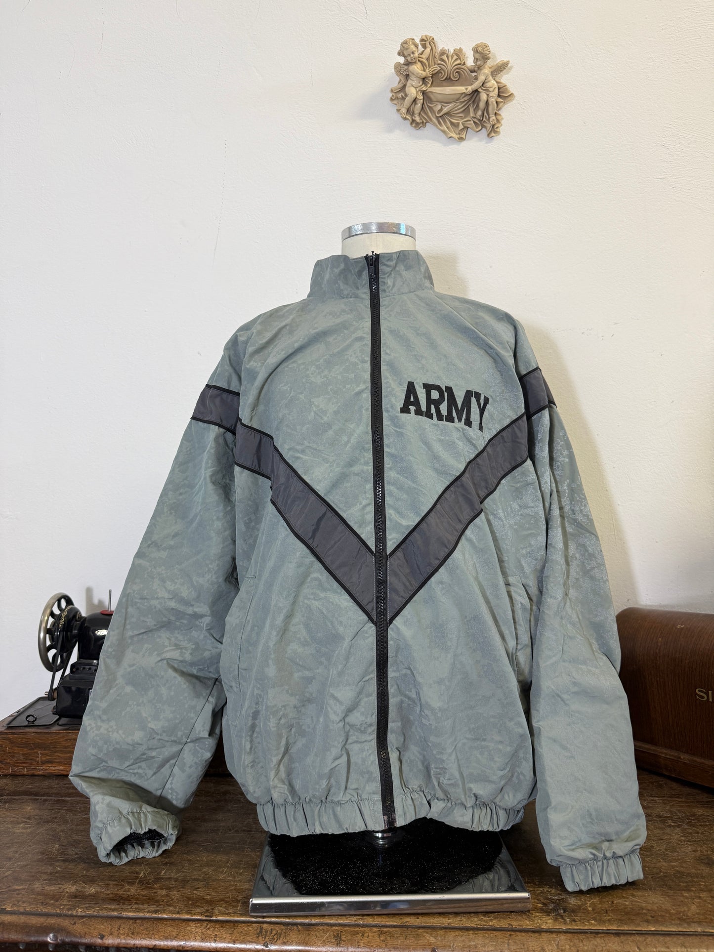 US Army IPFU Reflective Windbreaker – Training Uniform Jacket “XXL”