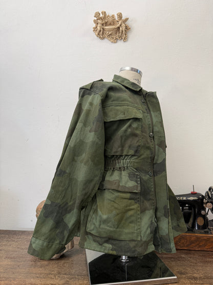 Vintage 90’s Serbian Army Jacket “L”