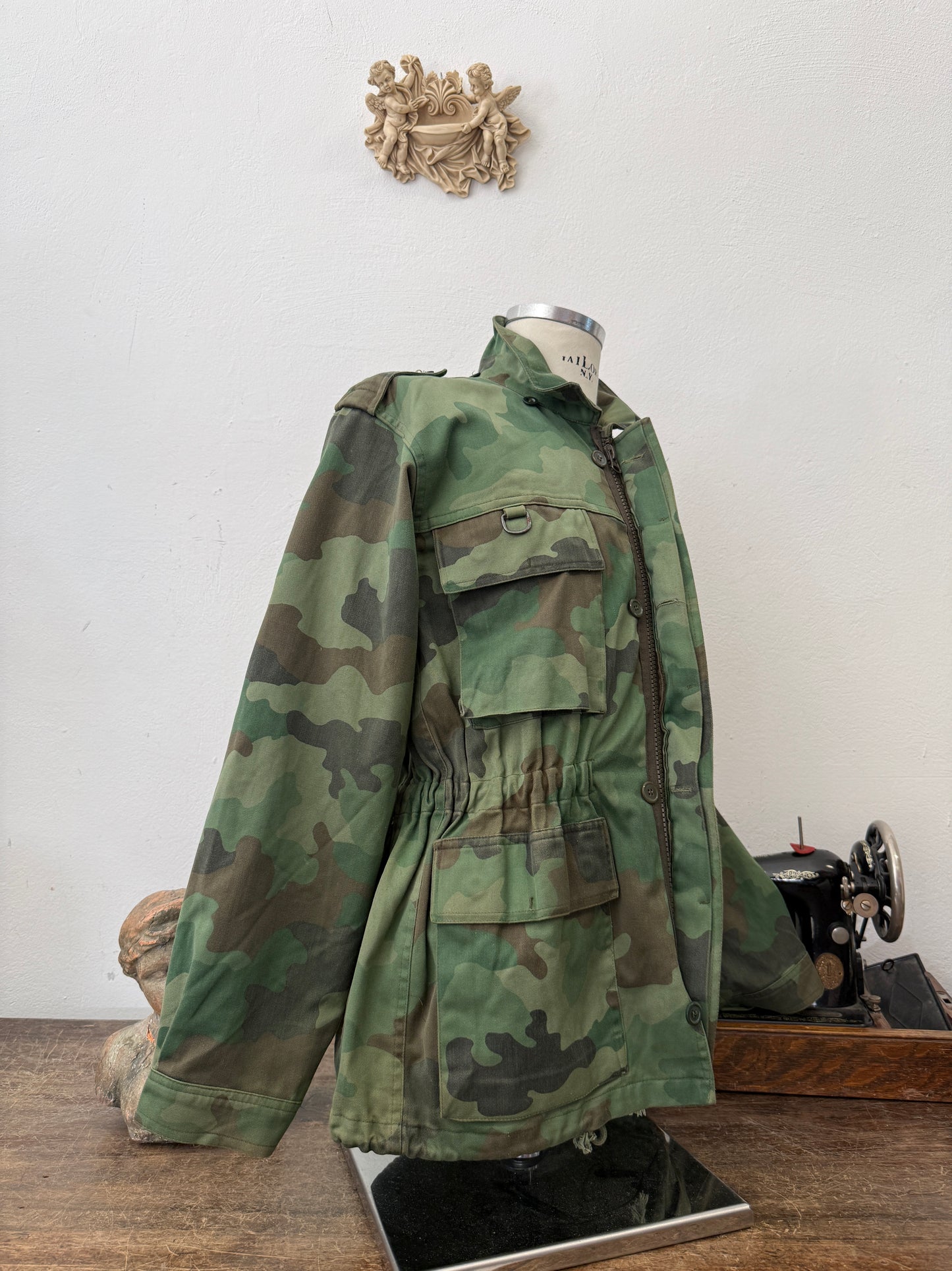 Vintage 90’s Serbian Army Jacket “L”