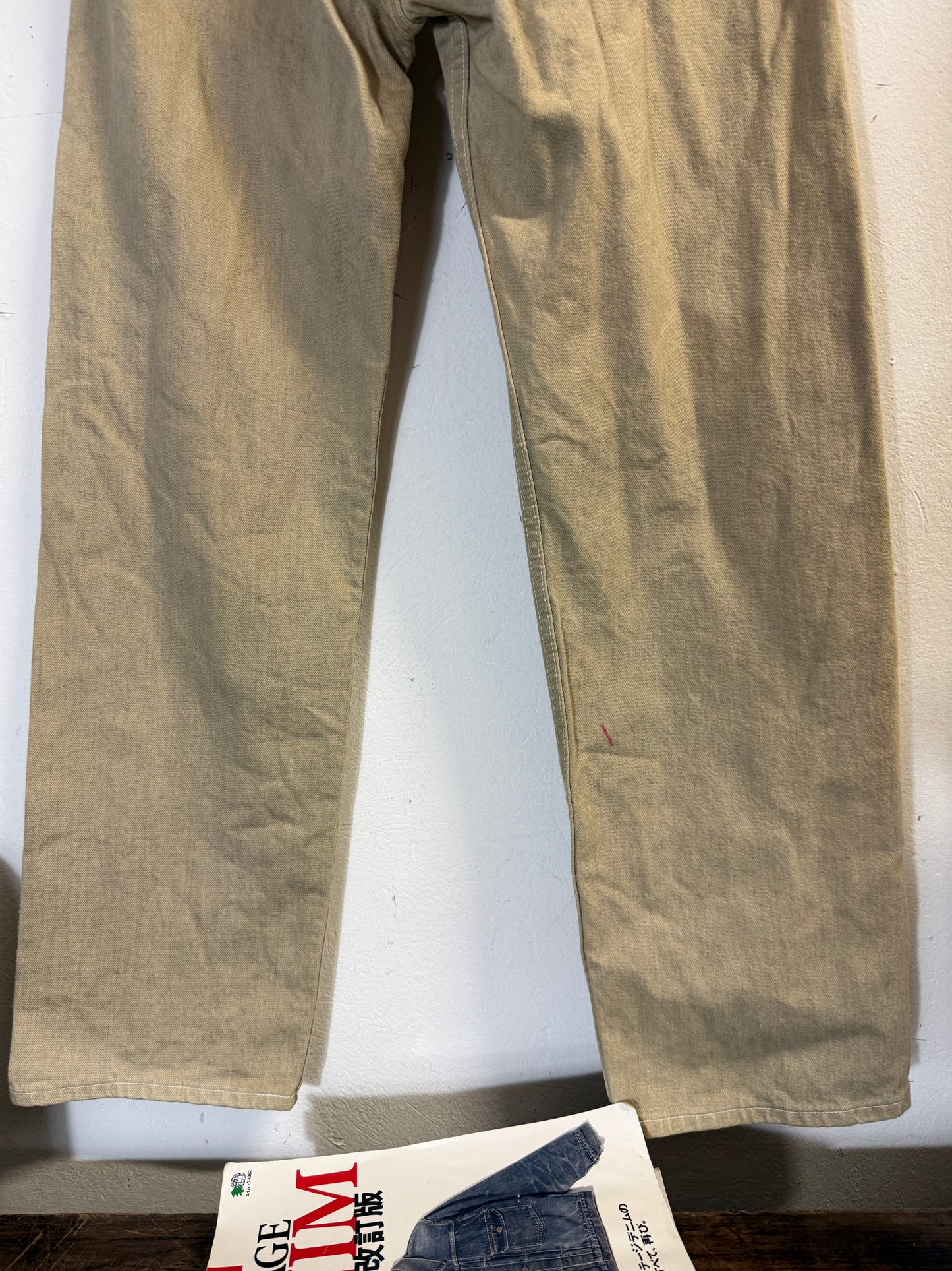 Vintage Levi’s 501 “W35 L32”