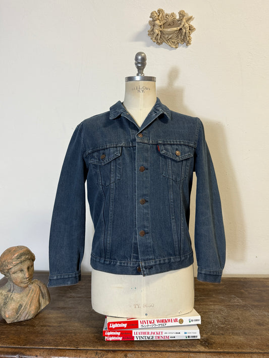 Vintage Levi’s Jacket “S/M”