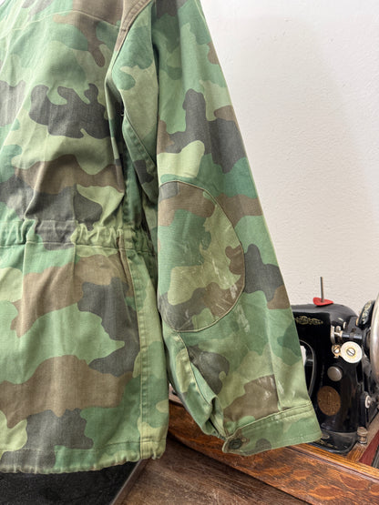 Vintage 90’s Serbian Army Jacket “L”