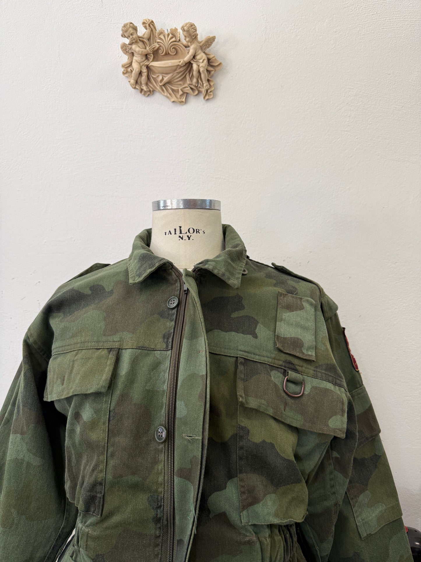 Vintage 90’s Serbian Army Jacket “L”
