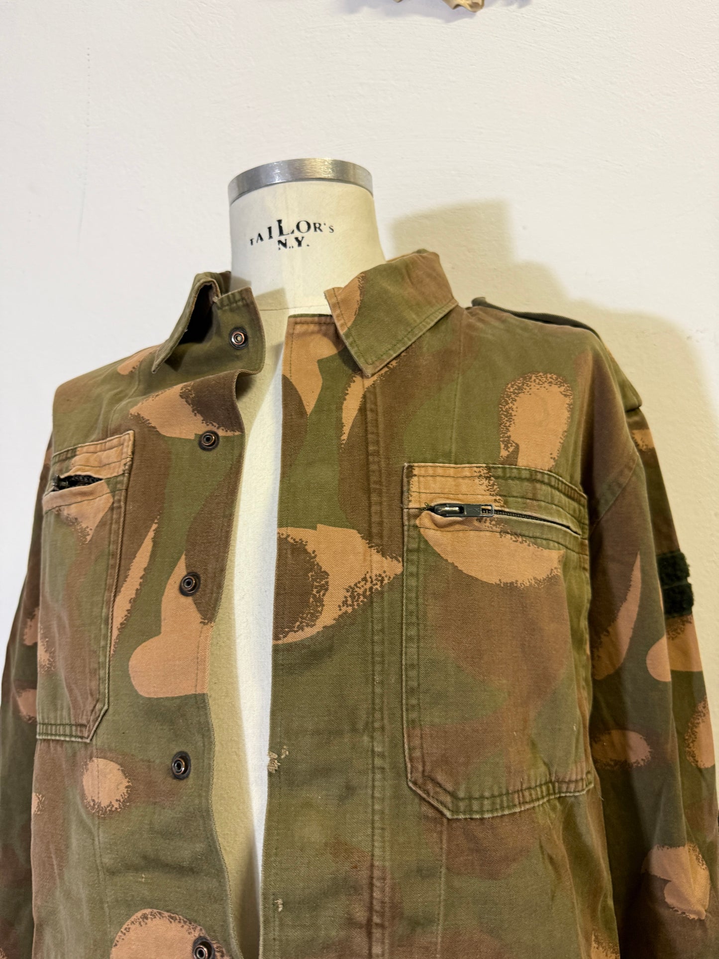 Vintage 90’s Hungarian Army Overshirt “M/L”