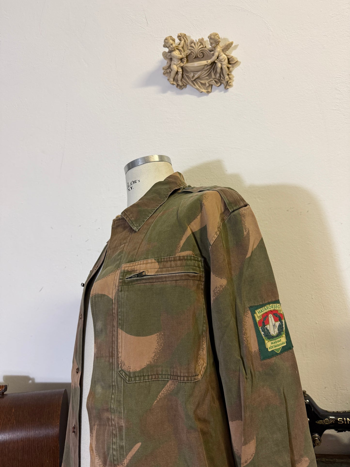Vintage 90’s Hungarian Army Overshirt “L/XL”