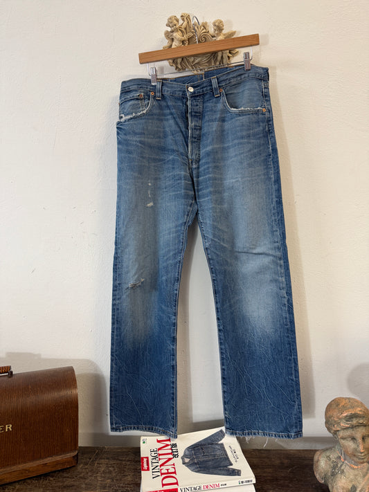 Vintage Levi’s 501 “W35 L32”