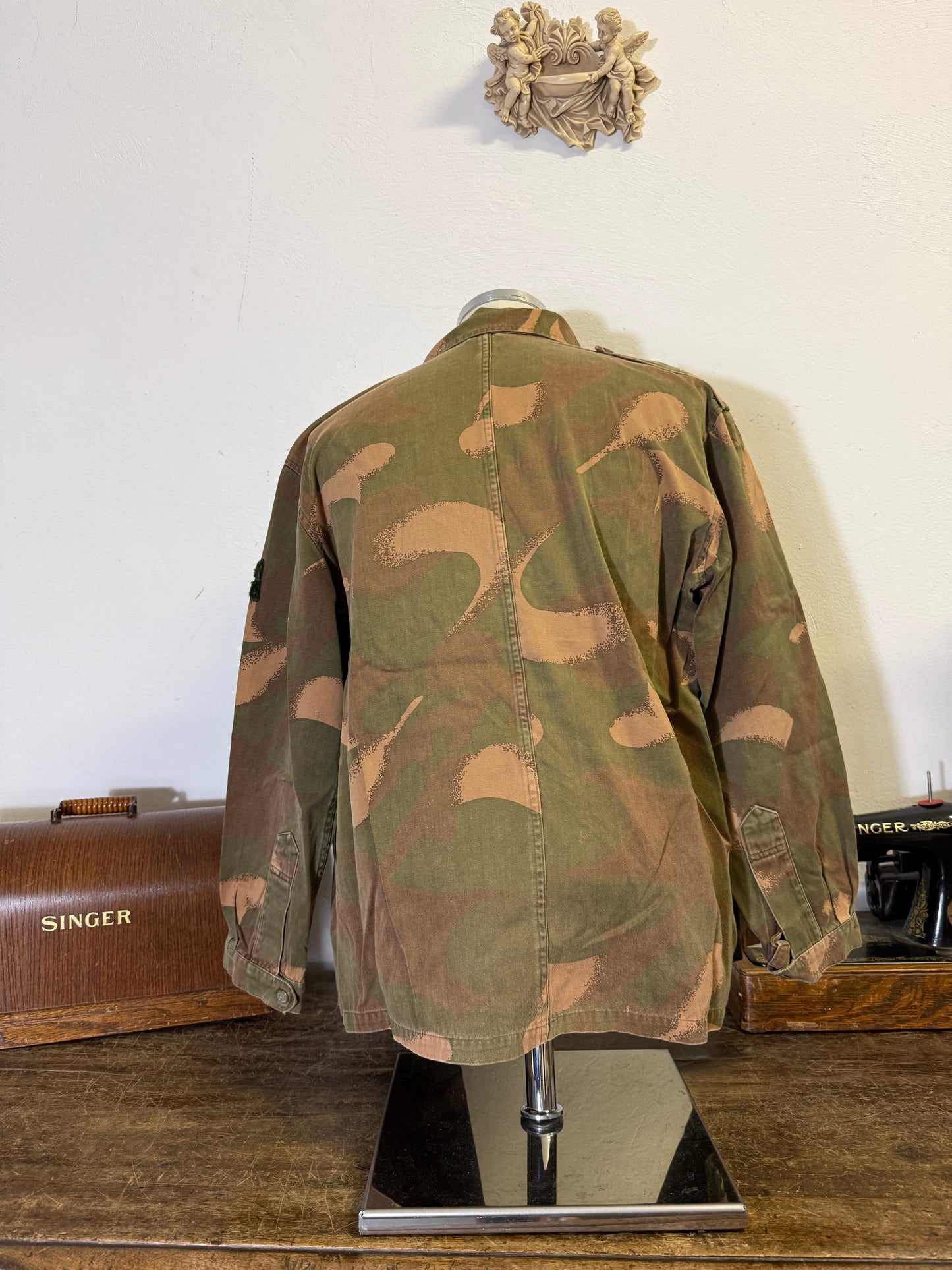 Vintage 90’s Hungarian Army Overshirt “M/L”
