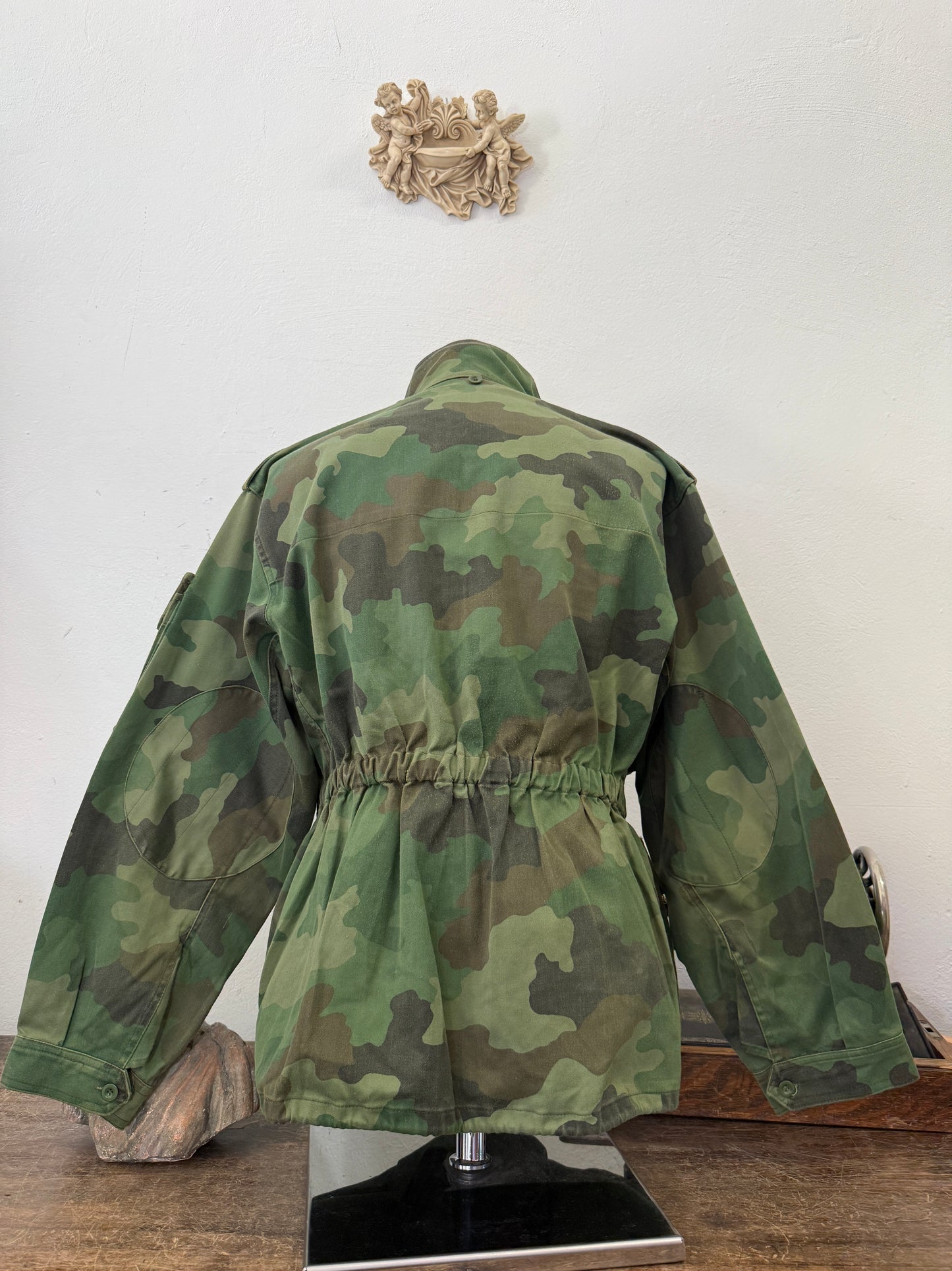 Vintage 90’s Serbian Army Jacket “L/XL”