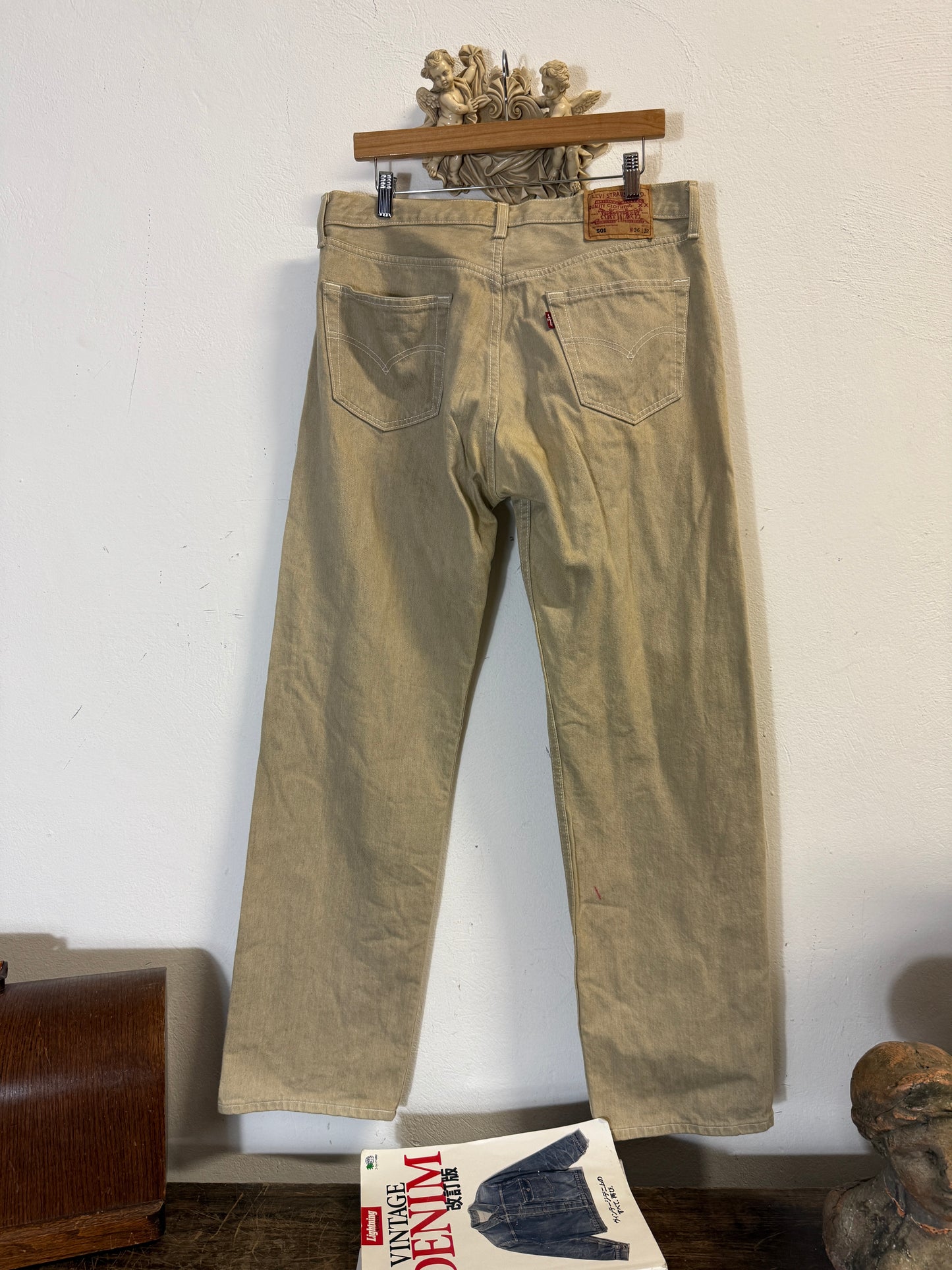 Vintage Levi’s 501 “W35 L32”