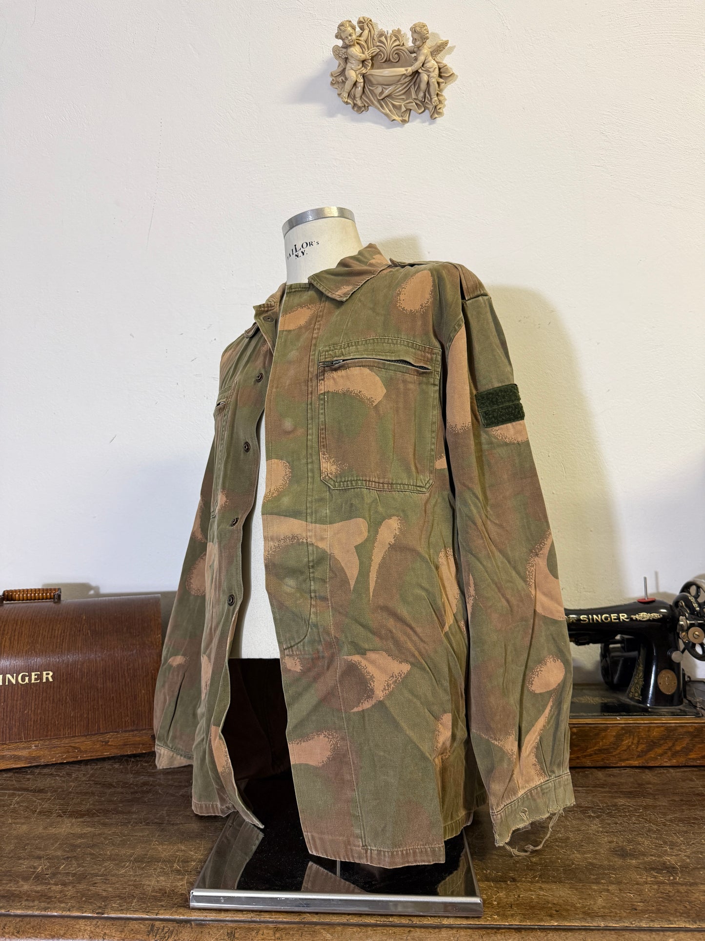 Vintage 90’s Hungarian Army Overshirt “L/XL”
