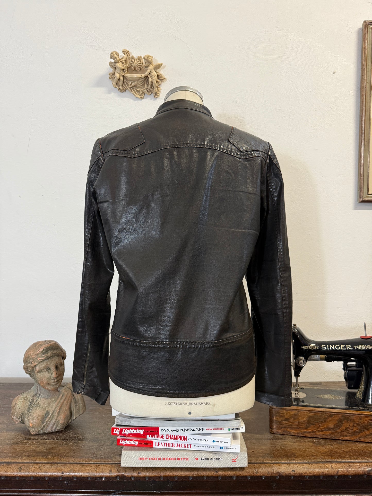 Glossy Leather-Effect Cotton Jacket “M”