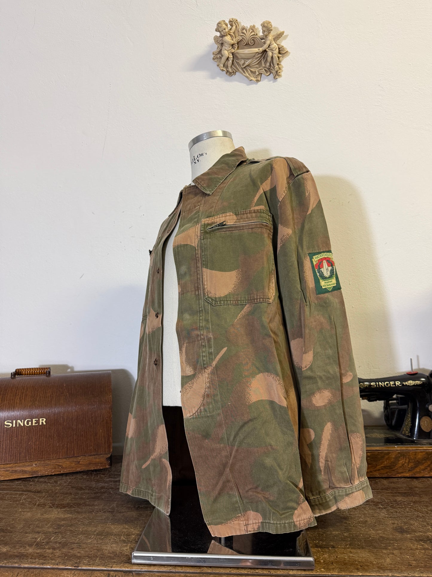 Vintage 90’s Hungarian Army Overshirt “L/XL”