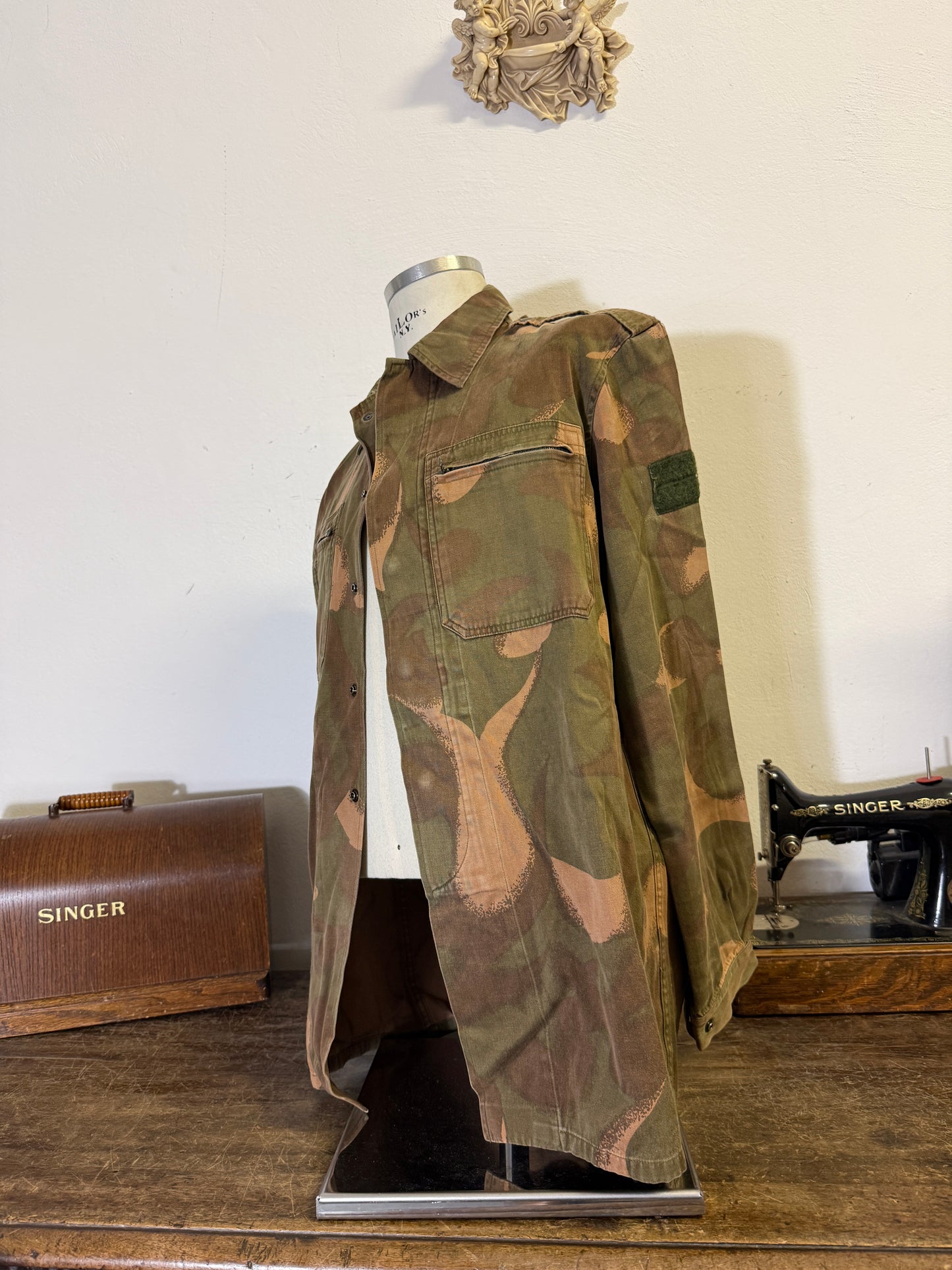 Vintage 90’s Hungarian Army Overshirt “L/XL”