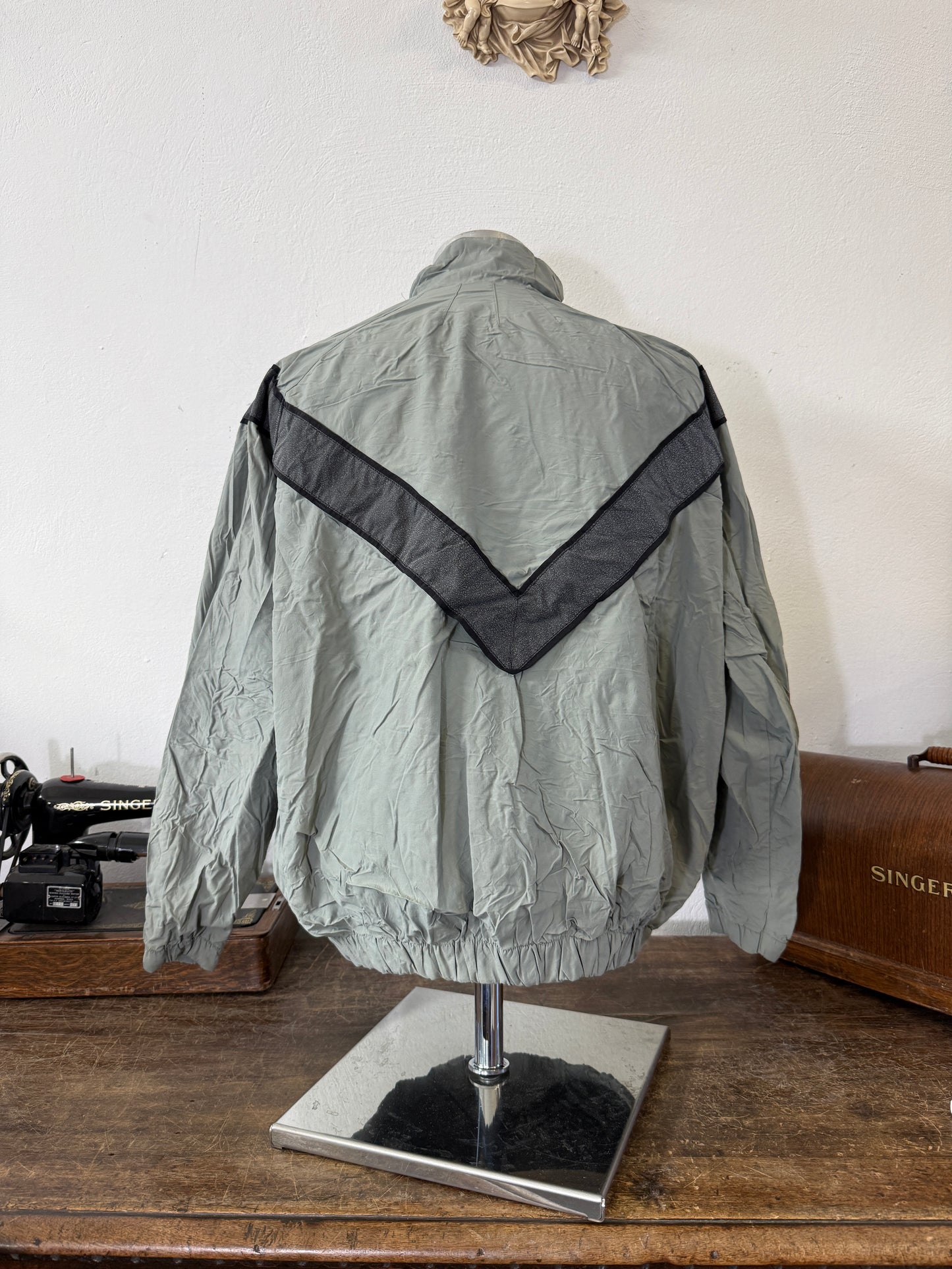 US Army IPFU Reflective Windbreaker – Training Uniform Jacket “L”