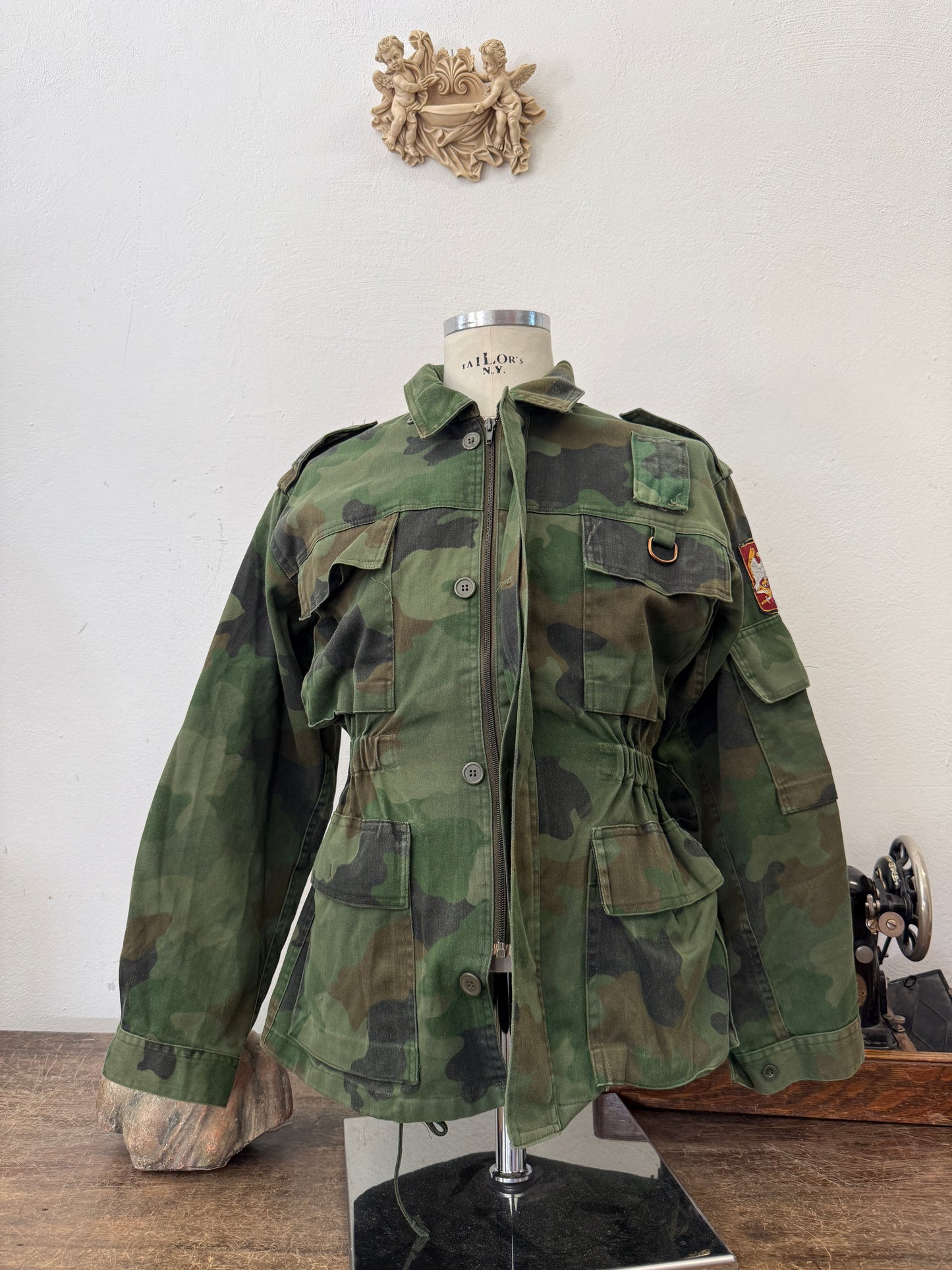 Vintage 90’s Serbian Army Jacket “M/L”