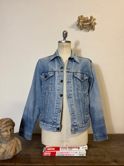 Vintage Levi’s Jacket Made in Usa “M”