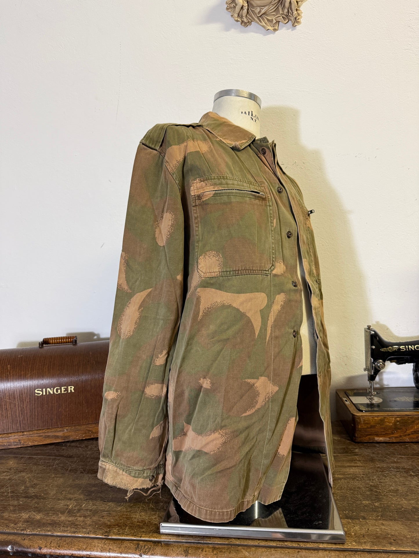 Vintage 90’s Hungarian Army Overshirt “L/XL”