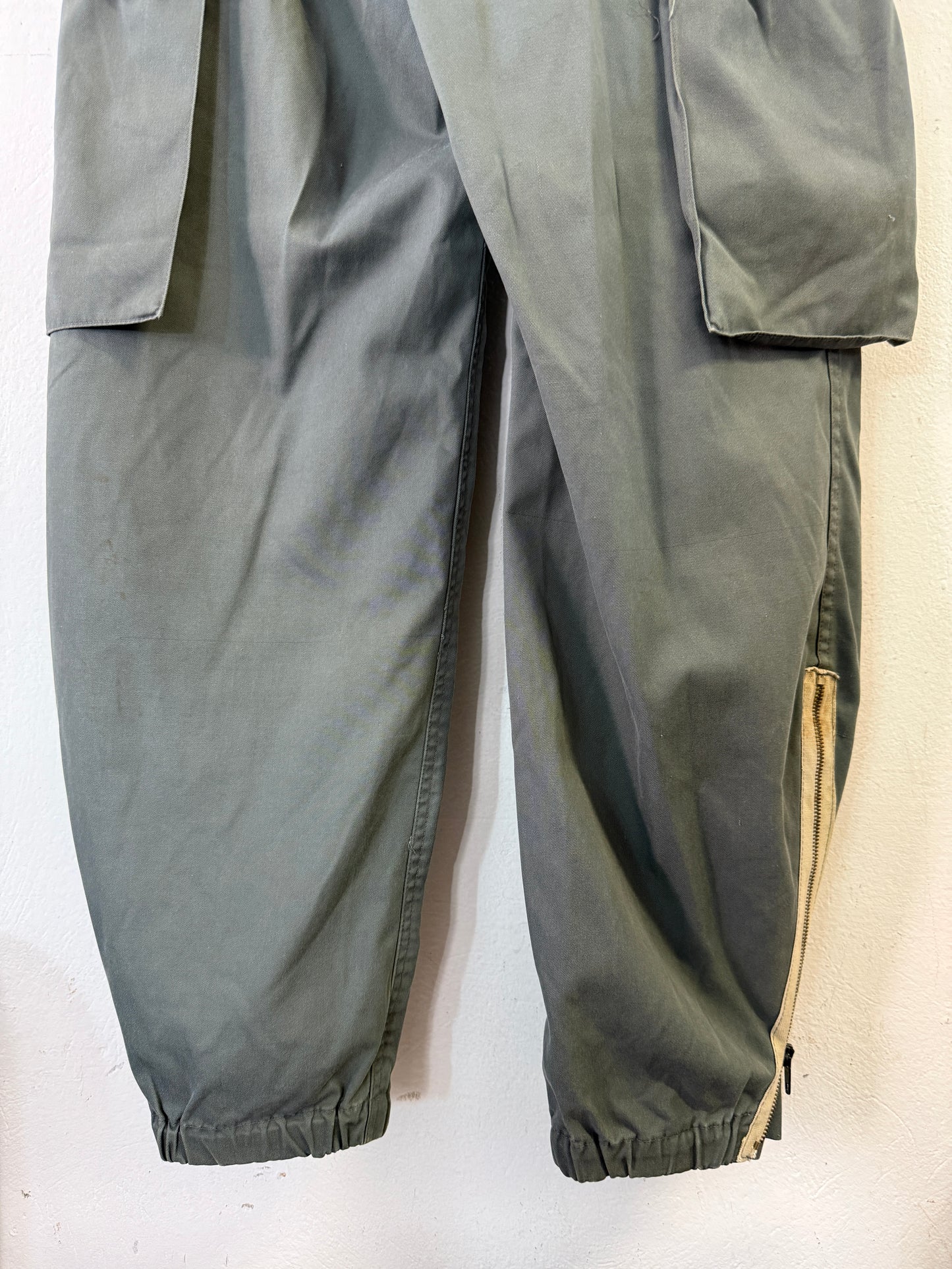 Vintage 90’s Italian Army Cargo Pants “W33”