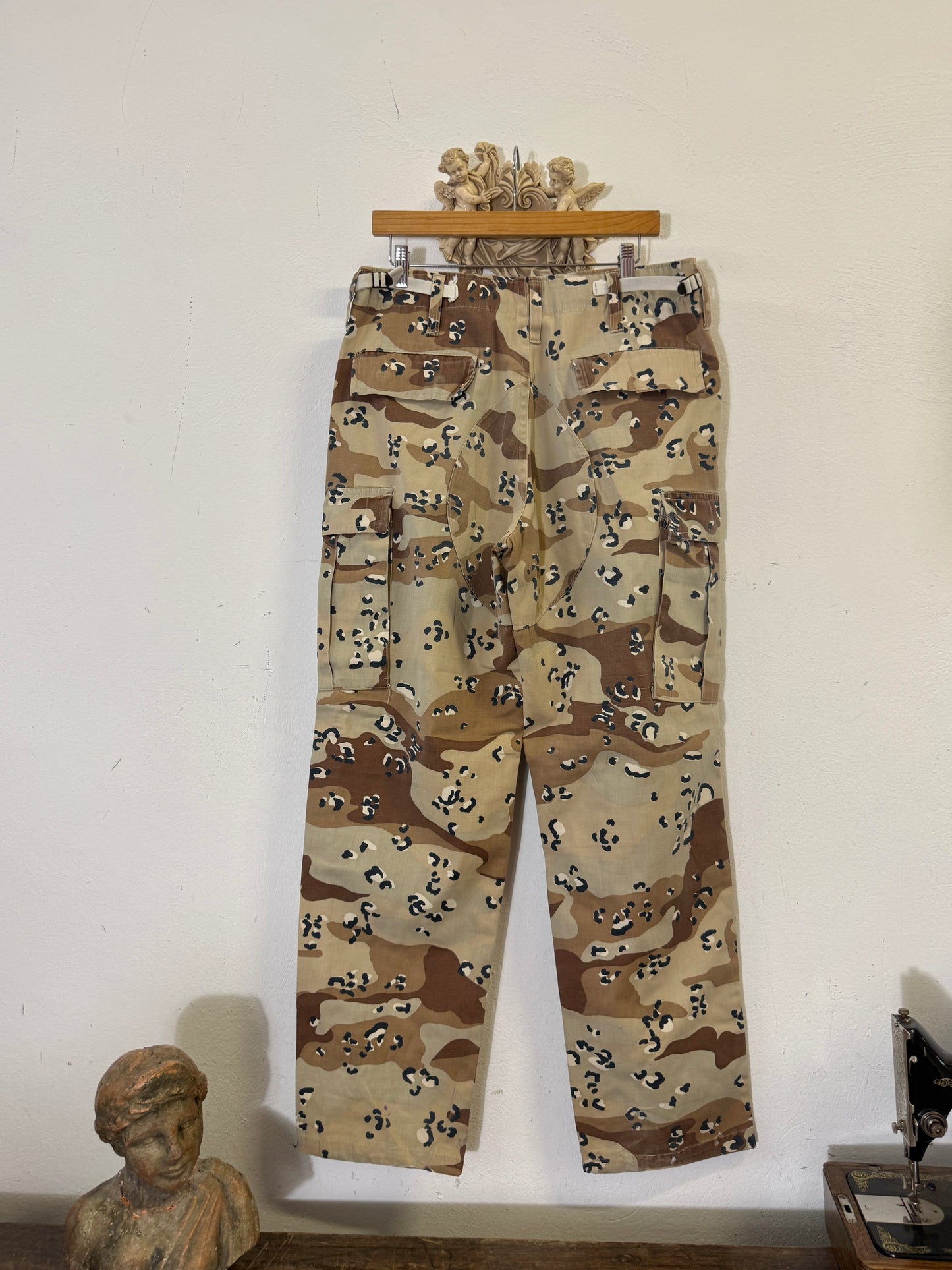 Desert Chocolate Cargo Pants “W33”