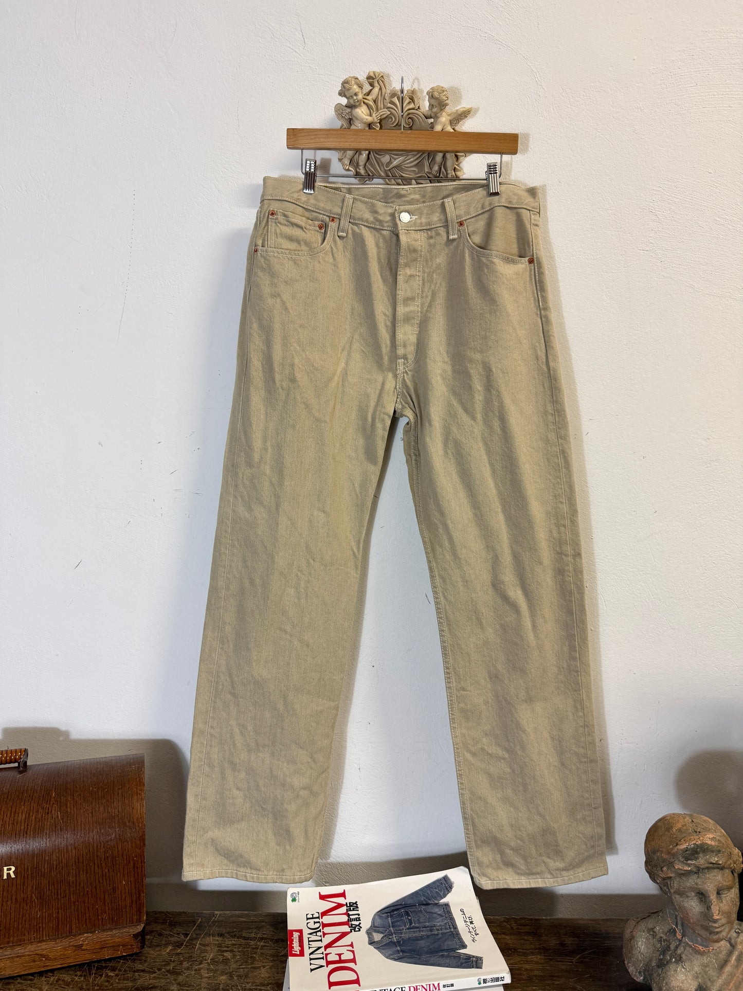 Vintage Levi’s 501 “W35 L32”