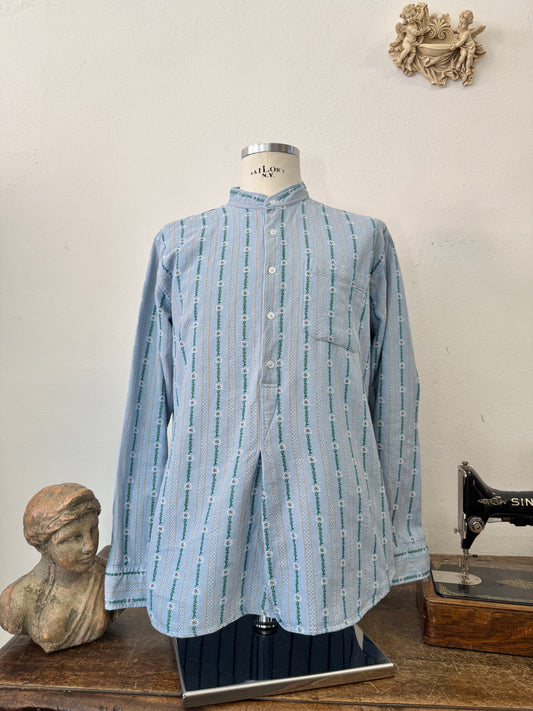 Vintage 90’s Swiss Shirt “L”
