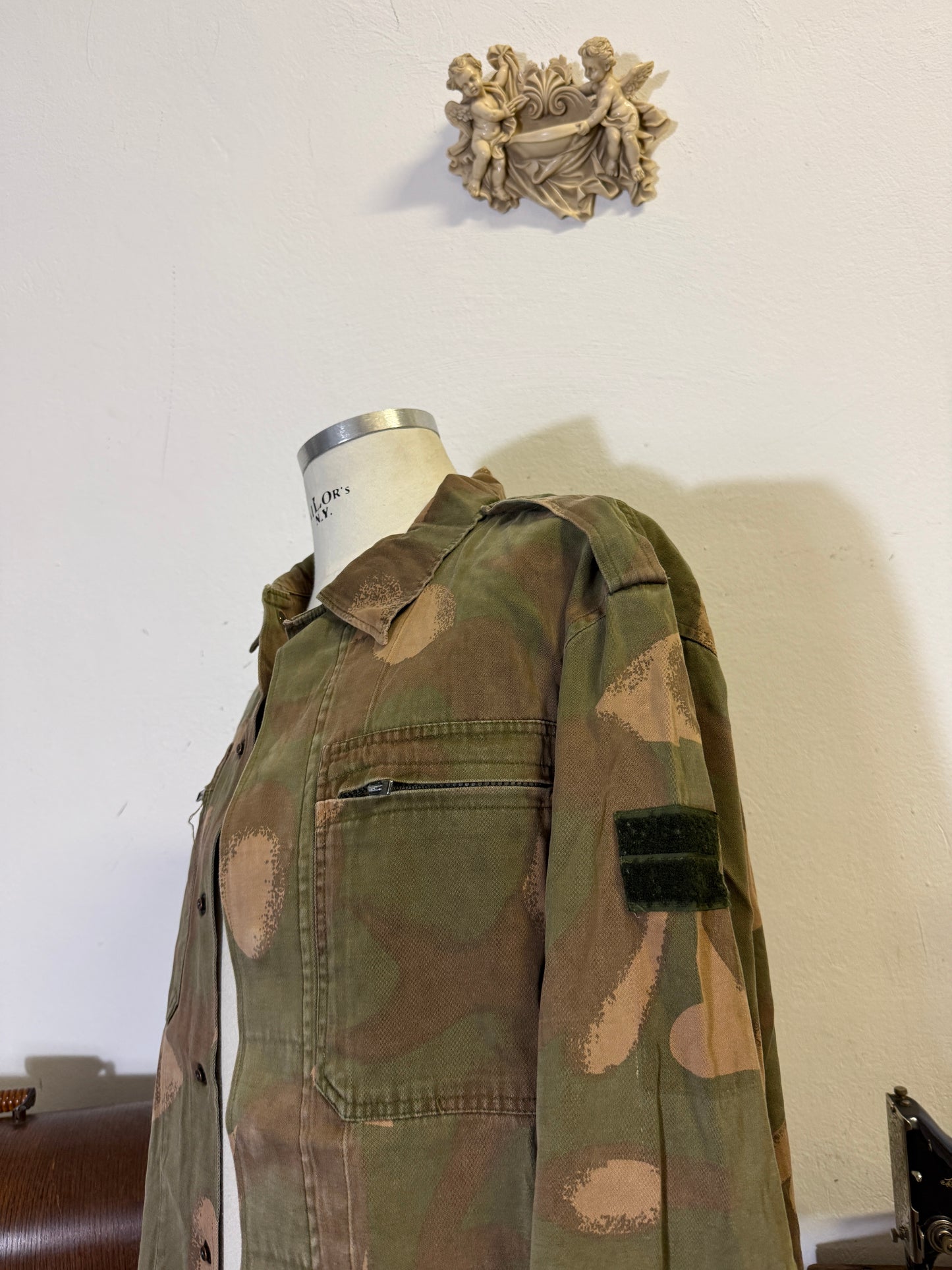 Vintage 90’s Hungarian Army Overshirt “M/L”