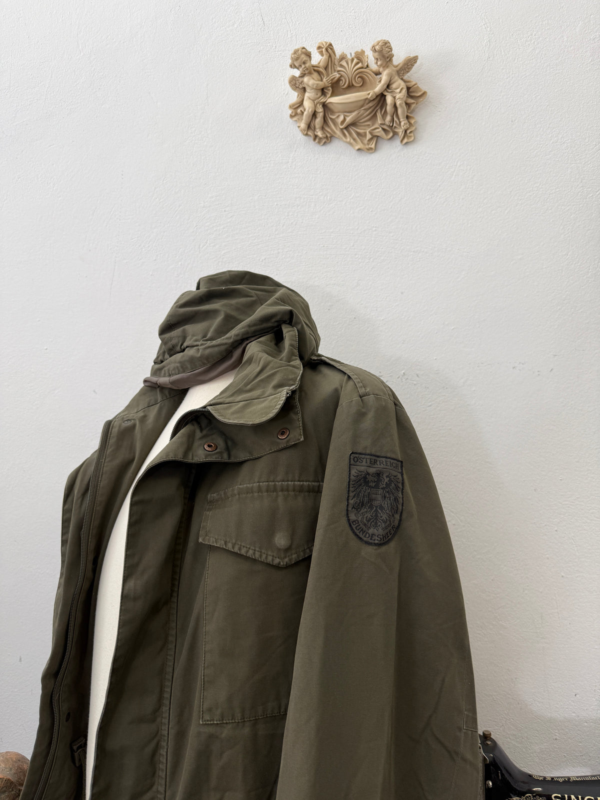 Vintage 90’s Austrian Army Jacket “L”