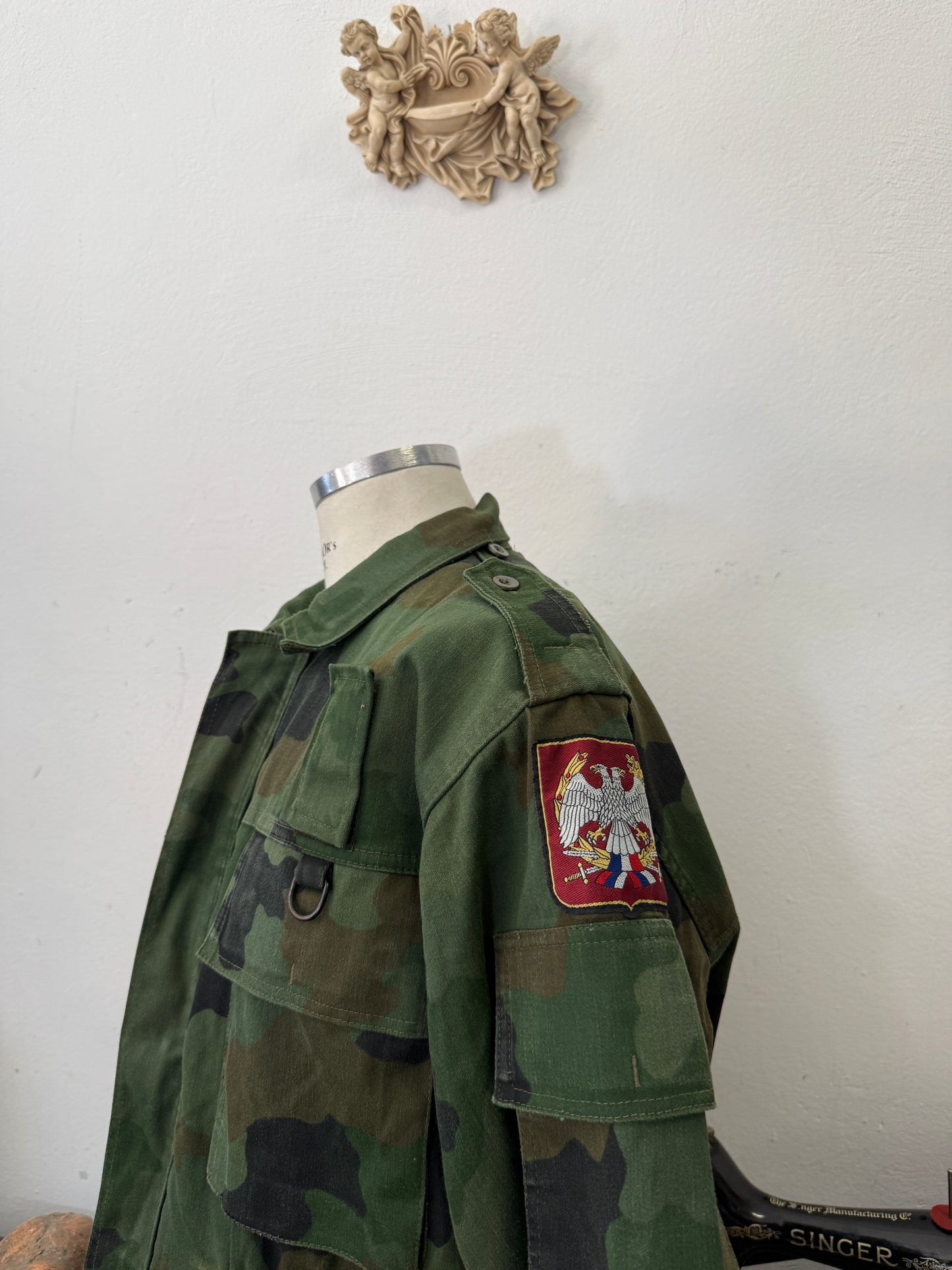Vintage 90’s Serbian Army Jacket “L/XL”
