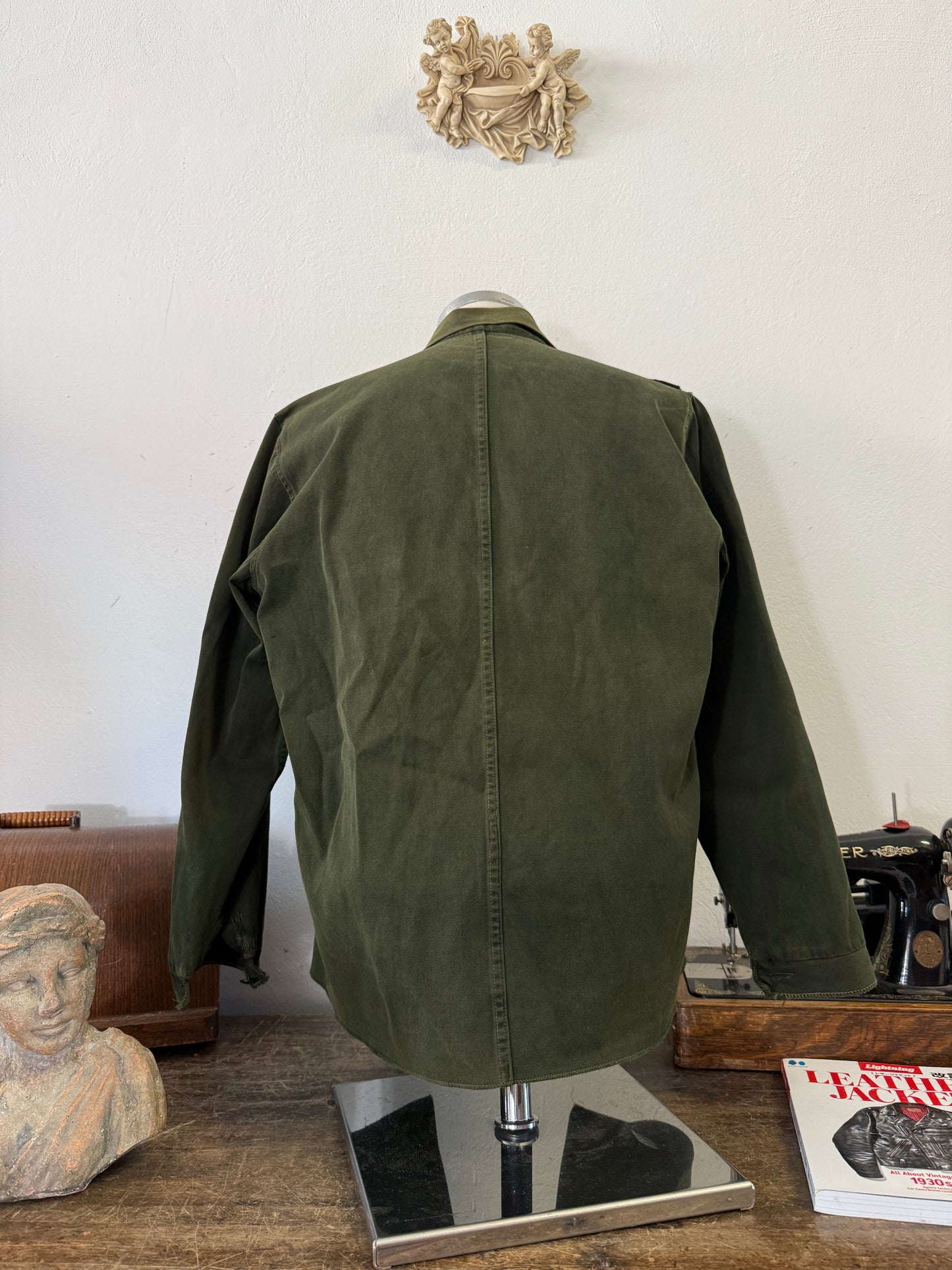 Vintage 80’s Faded Hungarian Army Shirt “S/M”