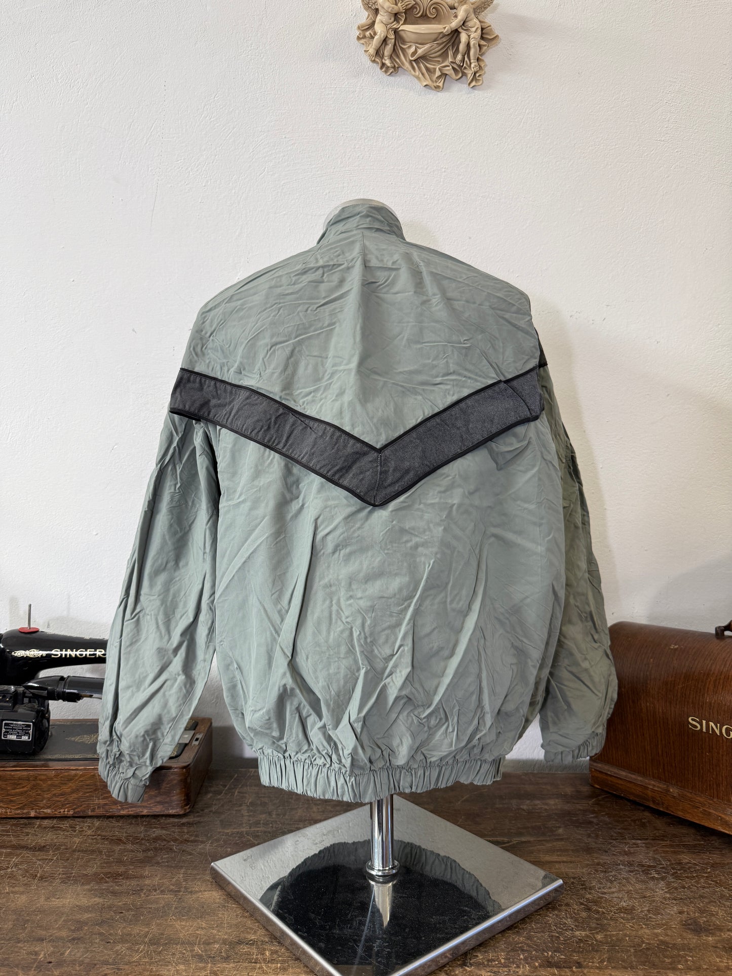 US Army IPFU Reflective Windbreaker – Training Uniform Jacket “L/XL”