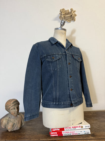 Vintage Levi’s Jacket “S/M”