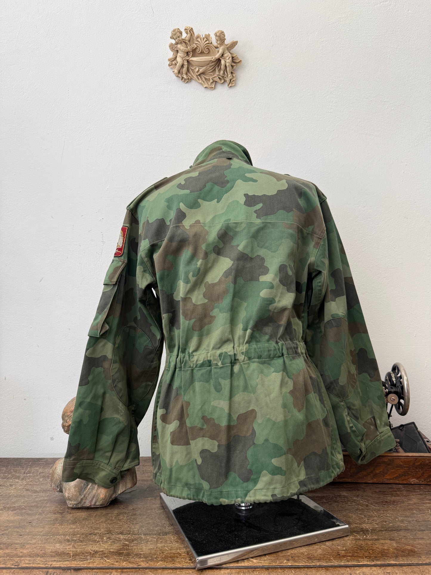 Vintage 90’s Serbian Army Jacket “L”